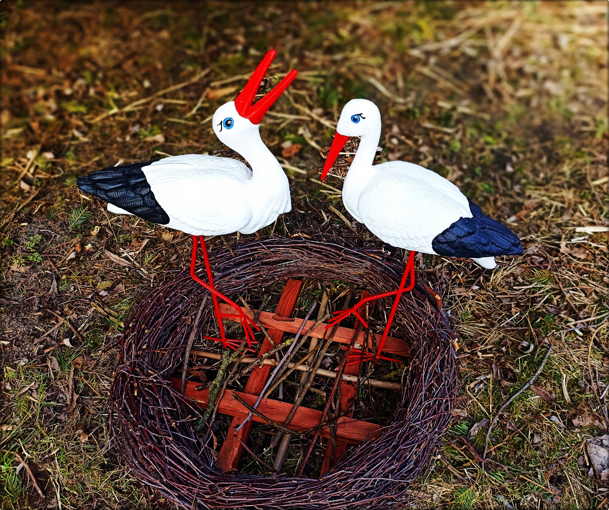 

Figura ogrodowa ozdobna 2 Bociany Gniazdo