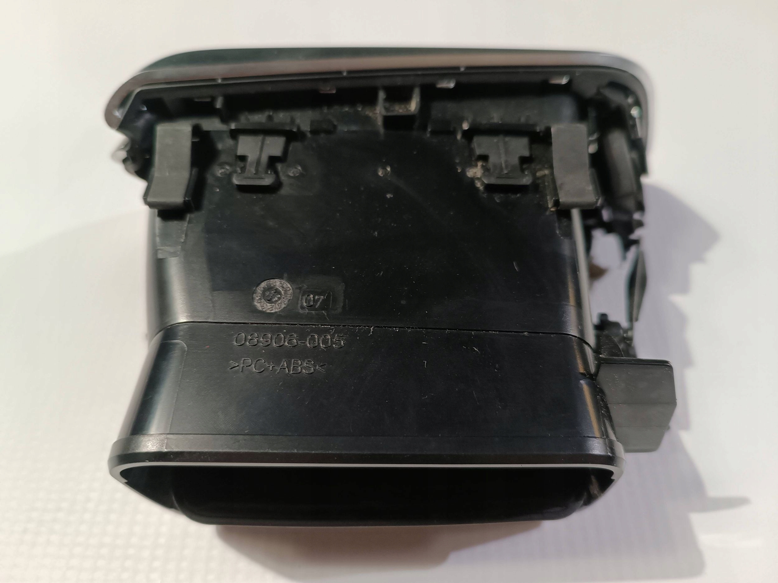grid air conditioning devices side of the dashboard front side right Maserati Ghibli 2013
