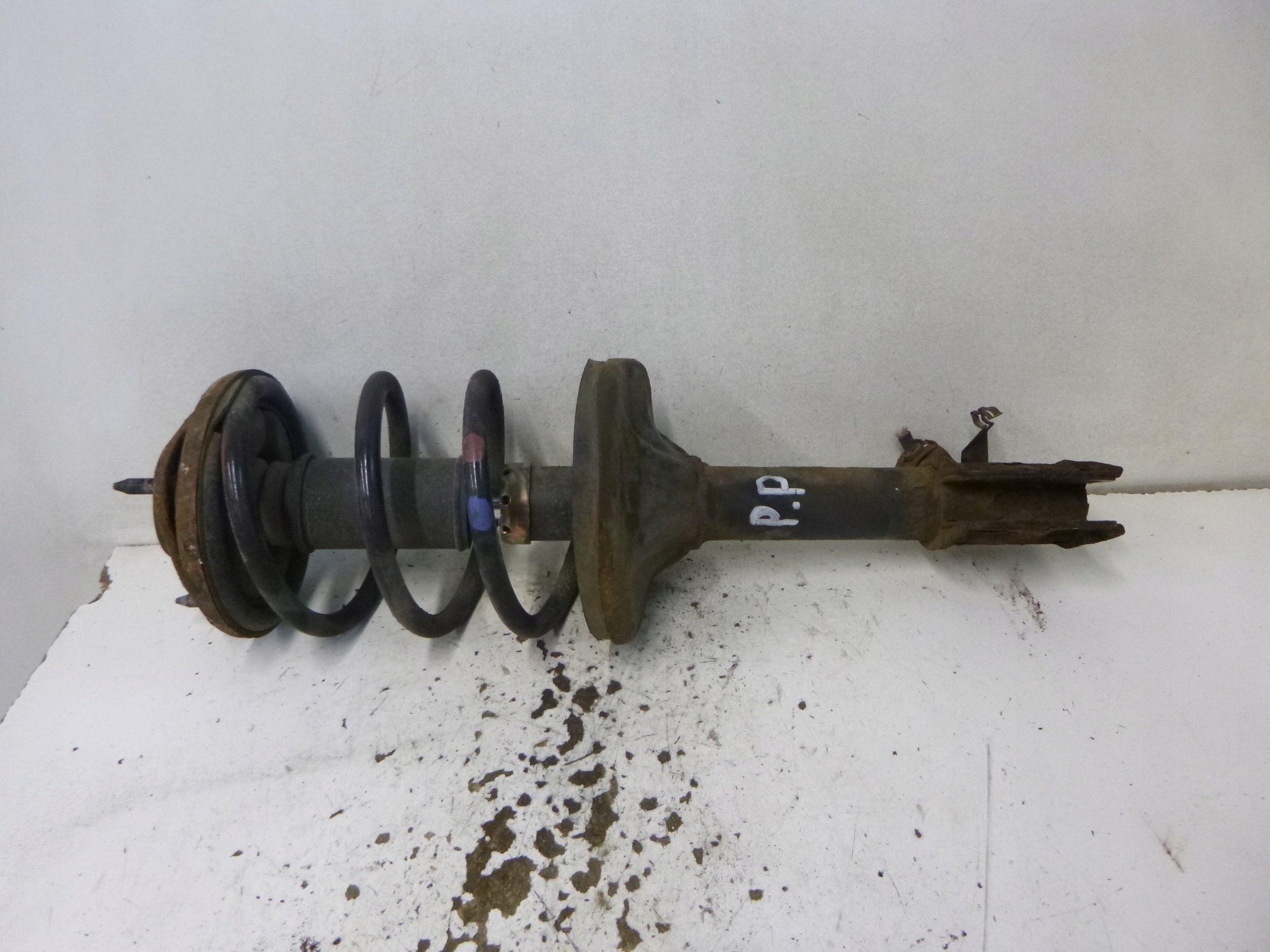 shock absorber front right Mitsubishi Outlander and 2.4 2004r.