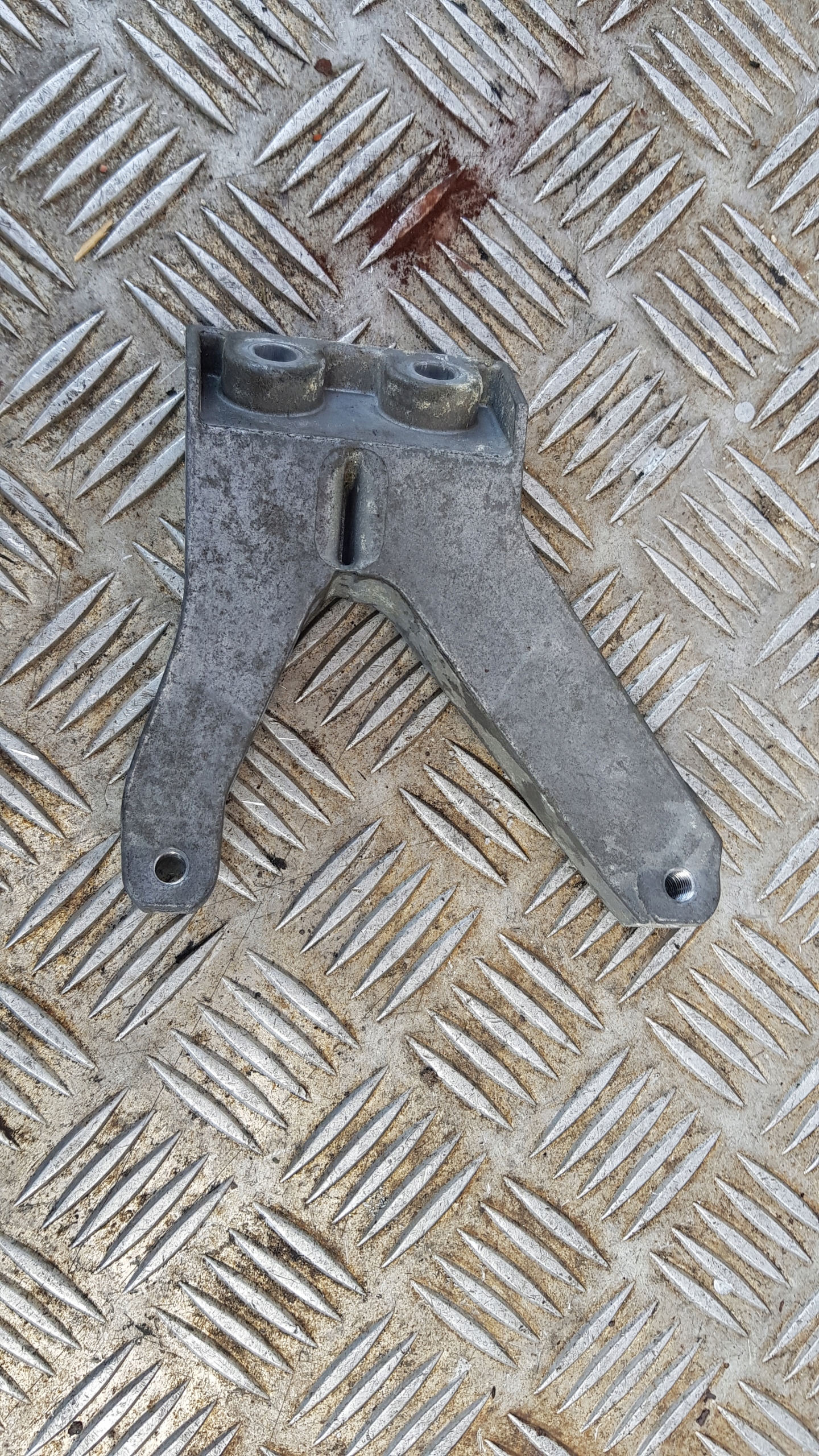 BMW E46 1.9 supporto staffa sinistro Motore