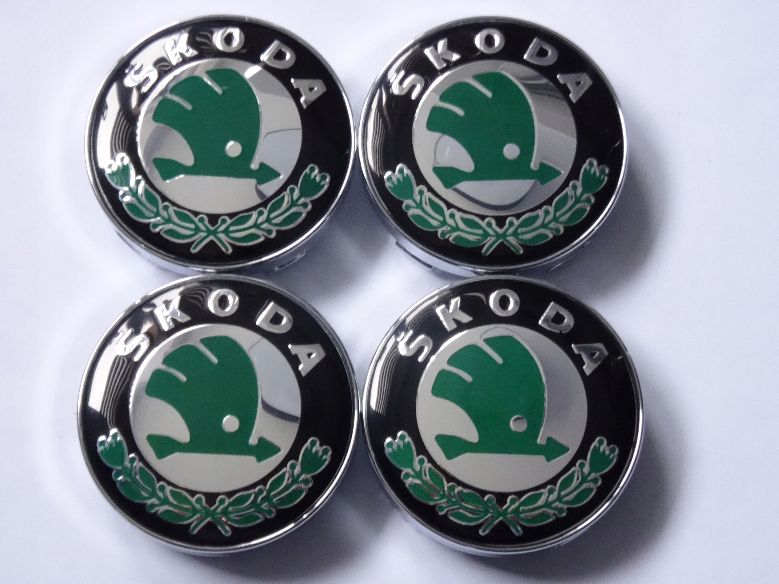 

4x Dekielki Dekle Emblematy felgi Skoda 60 mm ziel