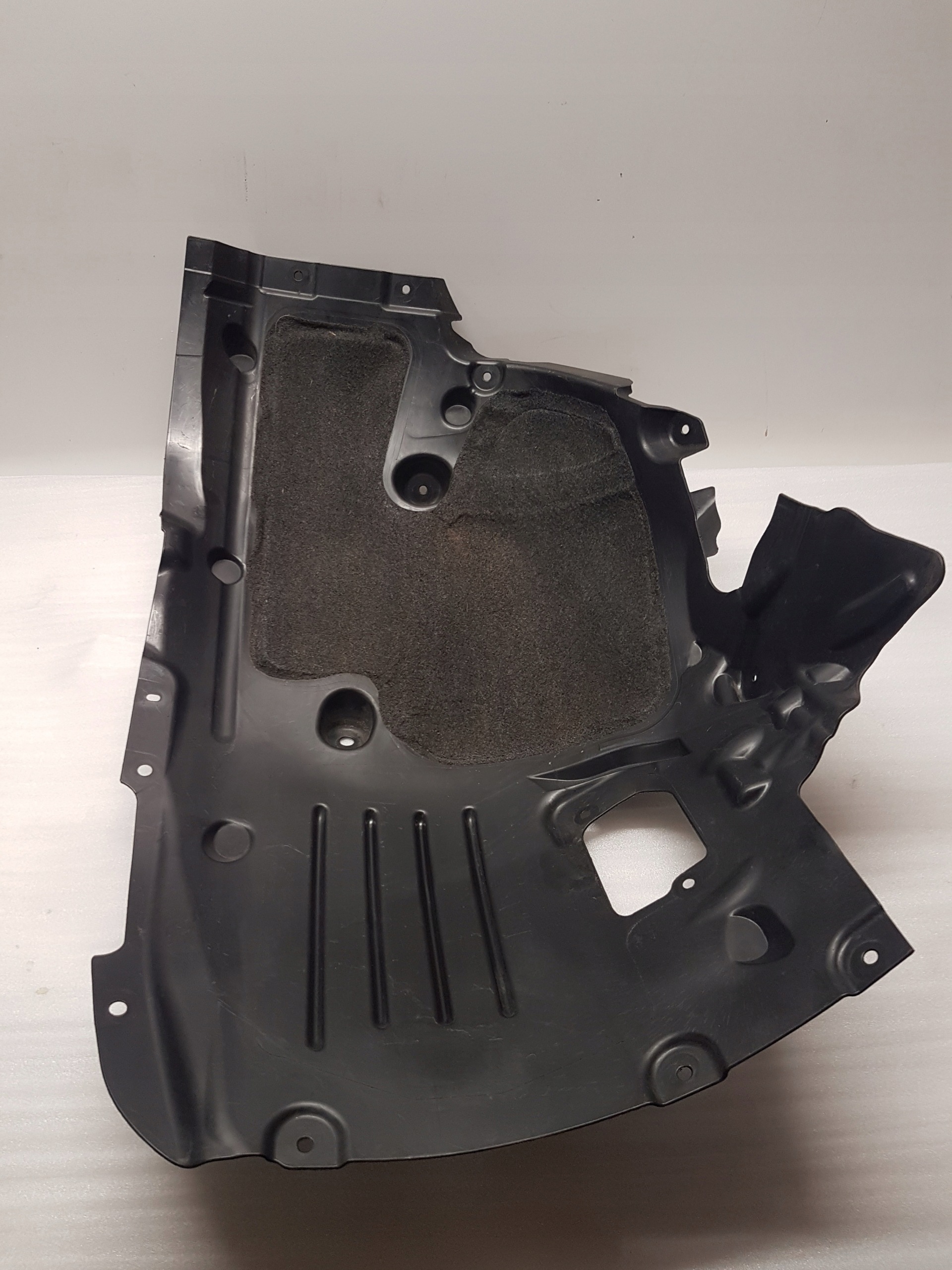 podblatník levý předek BMW G70 9621241