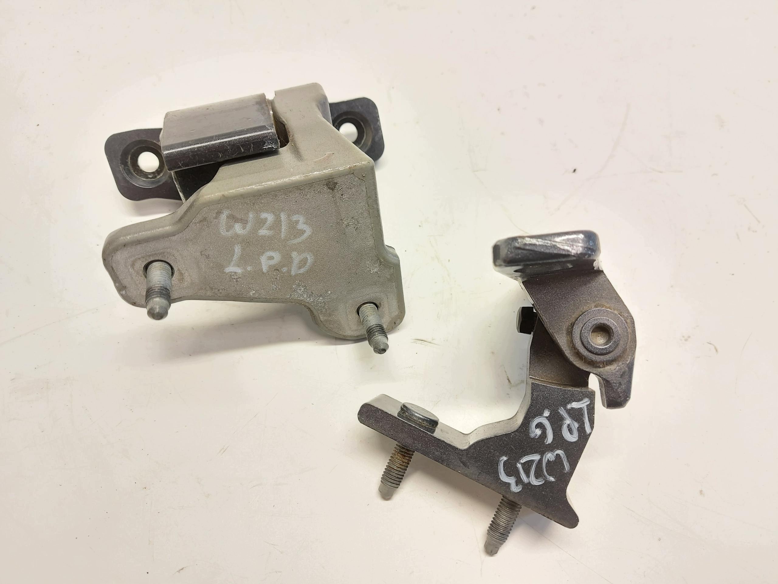 MERCEDES W213 E300de Kombi hinge door front left gora dol komplet