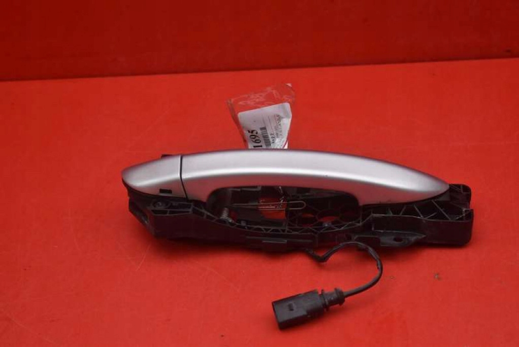handle right front front LA7W 3C8839886 VW PASSAT CC 08-12