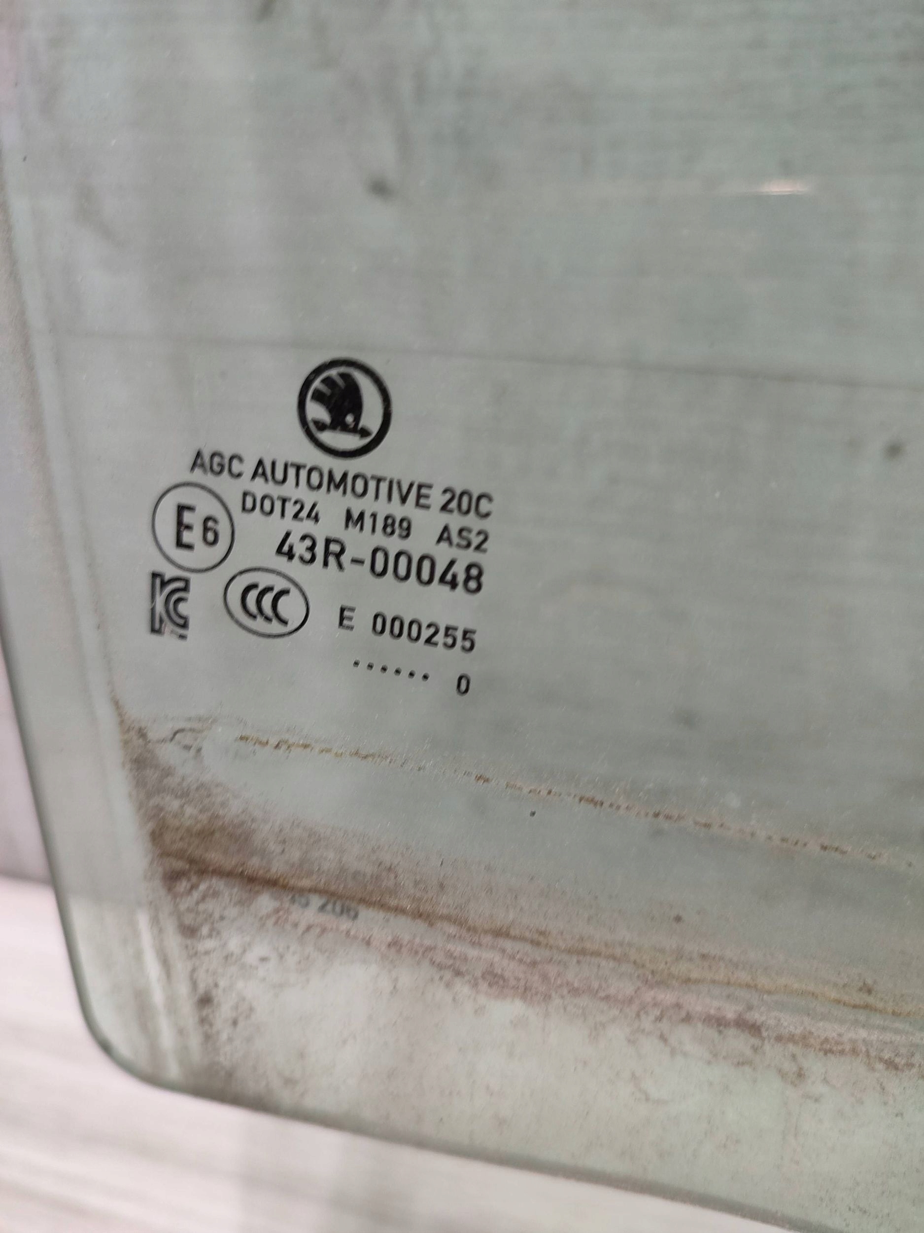Skoda Scala 2020 rear part side right window door tylnych