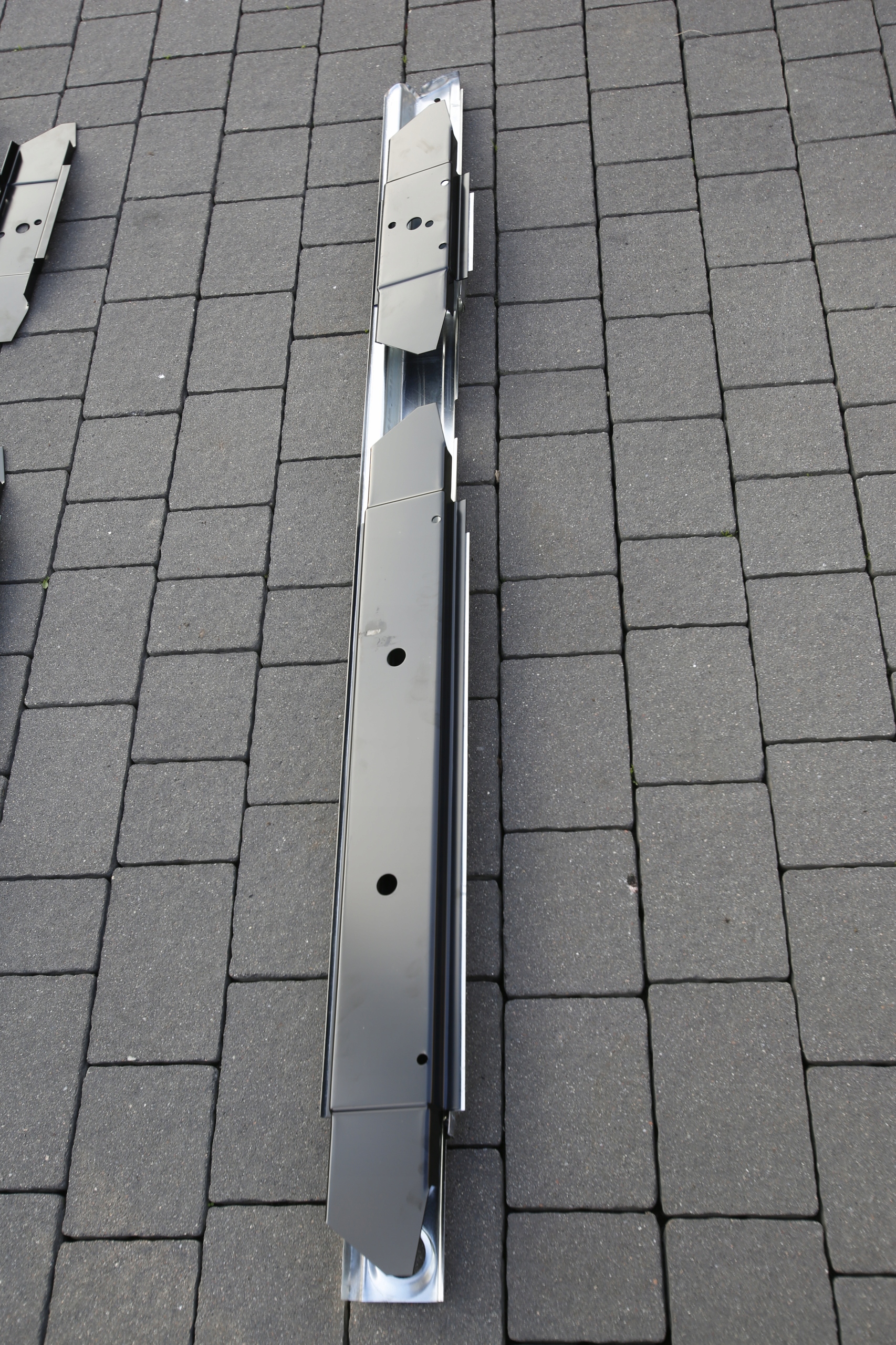 PROG MERCEDES G GELENDA PUCH WOLF W460 W461 W463 Weight with packaging 10 kg