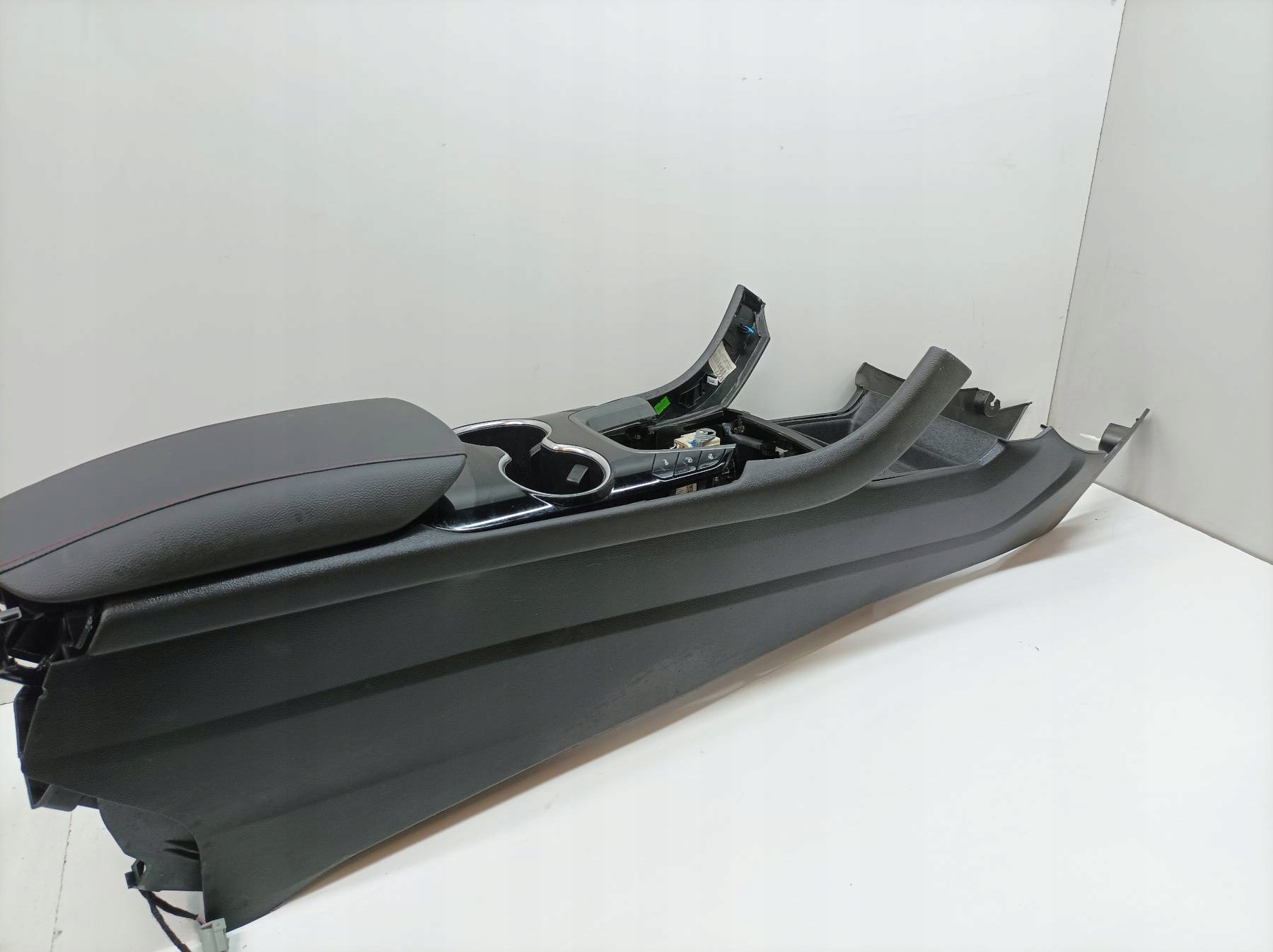 tunnel central armrest CZEROWNA NIC ST Ford Mondeo Mk5 (2014-)