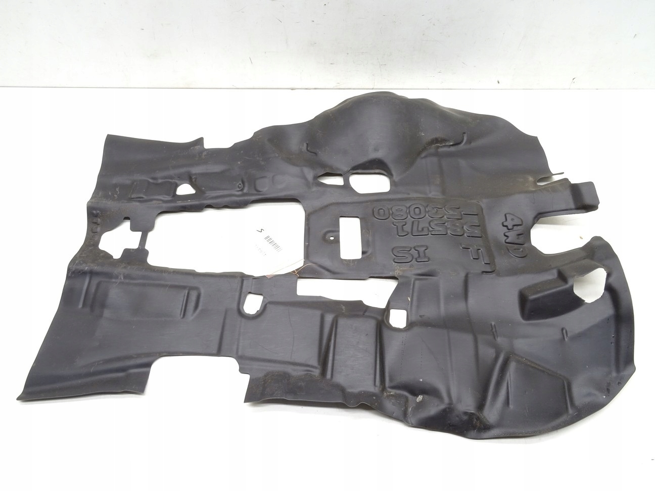 ЗАГЛУШКА ТУНЕЛЯ КОРОБКИ LEXUS RC 58571-53080