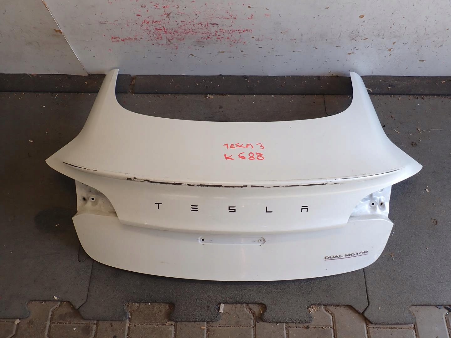kapota TESLA 3 2017