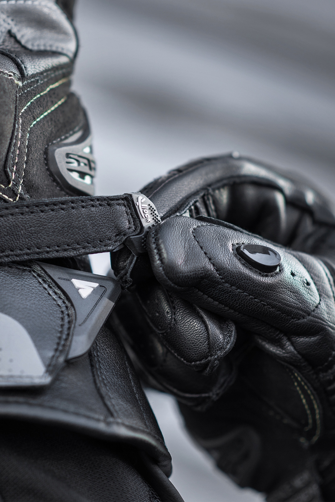 Rękawice motocyklowe SHIMA STR-2 BLACK GRATISY Typ Sportowe