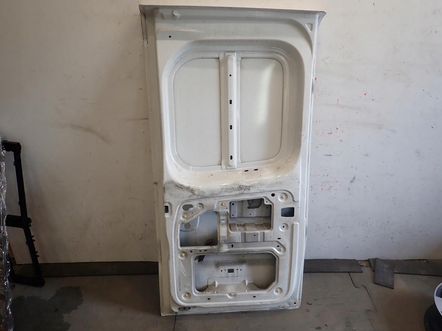door rear part rear. left TRAFIC II VIVARO A PRIMASTAR 2001-2014