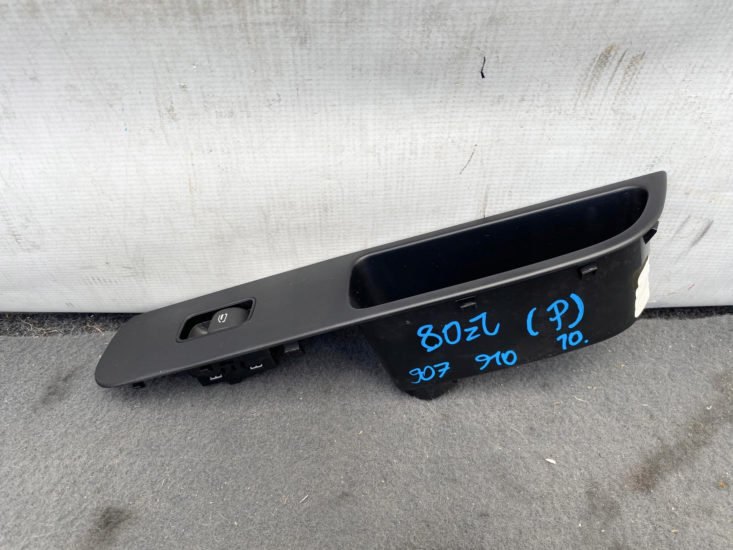 SPRINTER 907 910 17- control panel windows PRZEDNIEJ right A9077220900