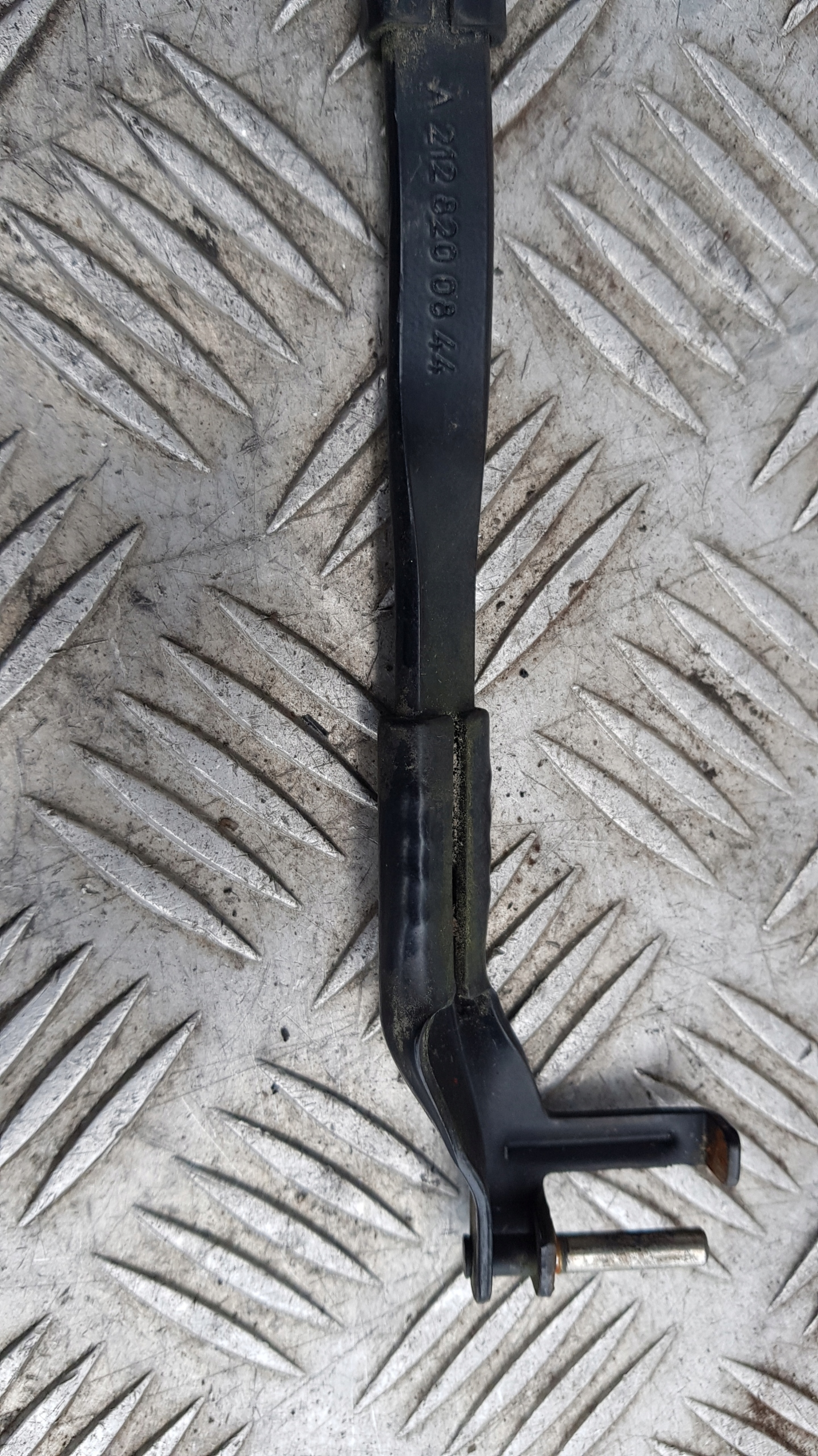 MERCEDES W212 wiper arm left a2128200844