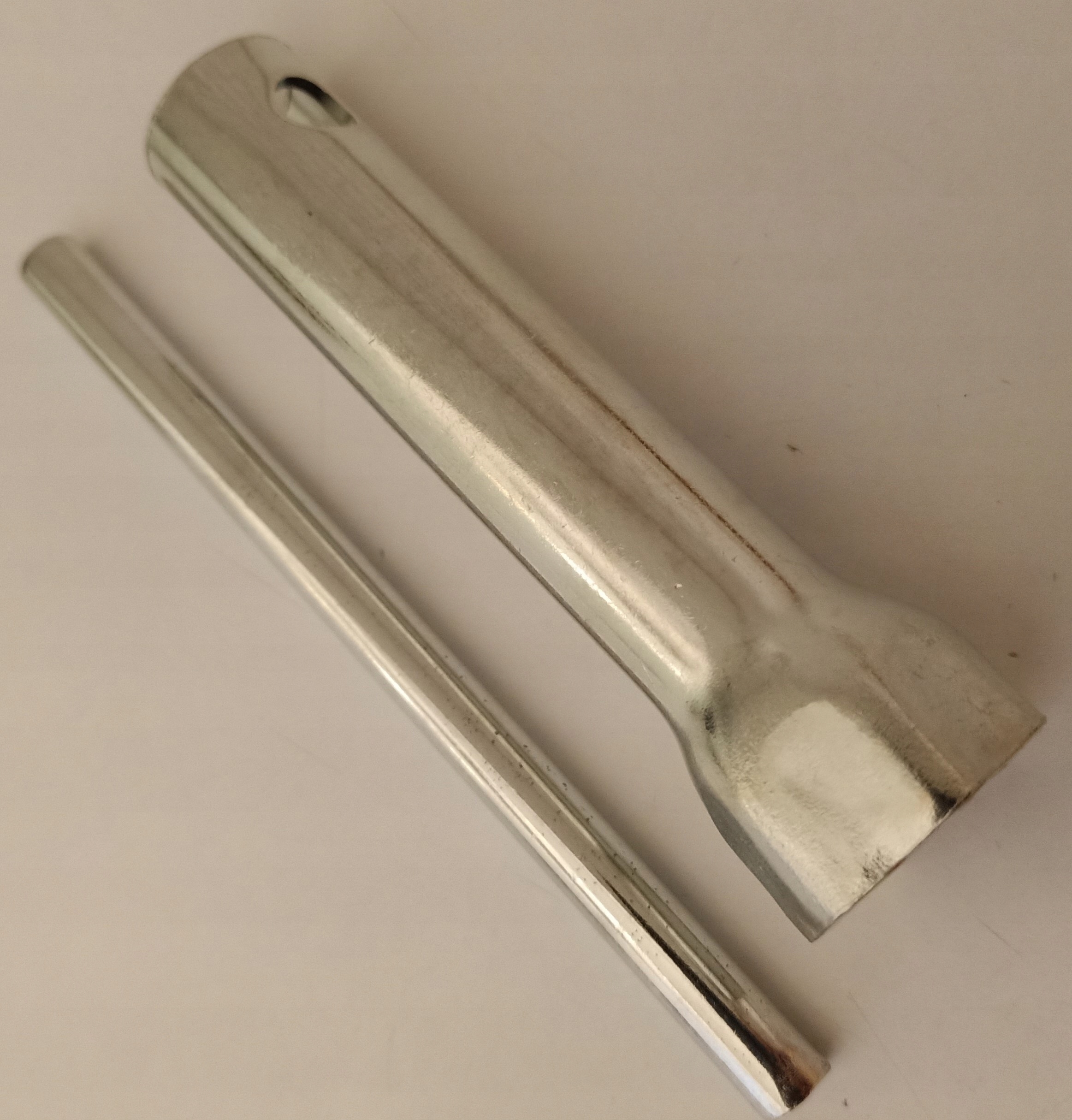 Свеча гаечный ключ 18 мм длина 100 мм