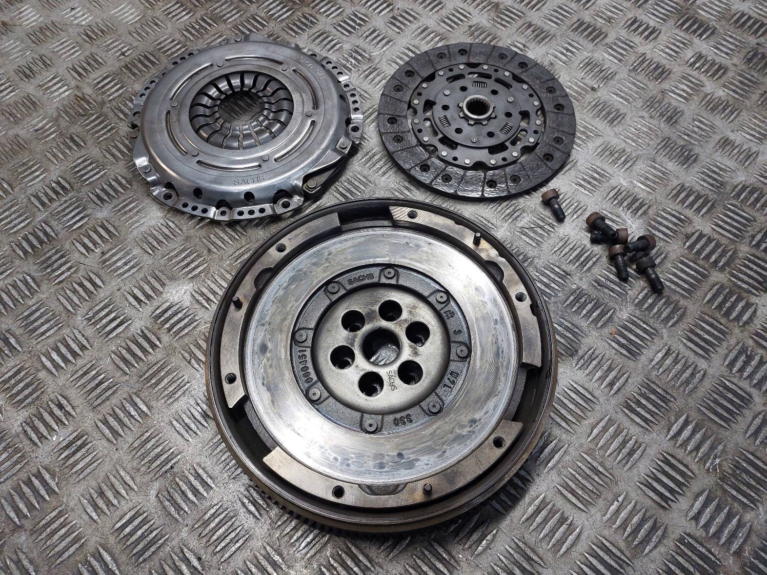 VOLANO USATO + disco + di pressione OPEL ASTRA J 1.6 TURBO 55564555