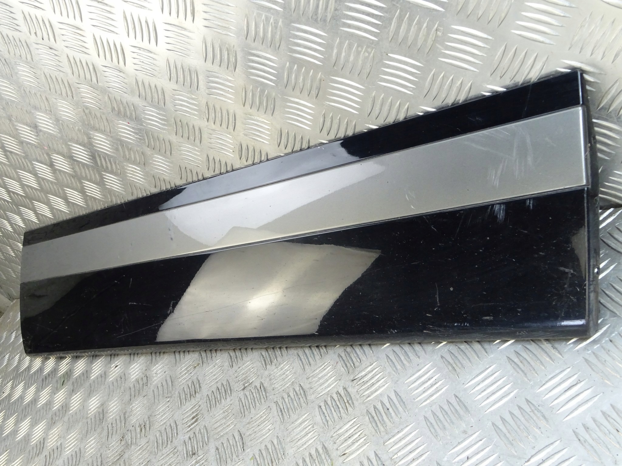 RANGE ROVER VELAR moulding door right front J8A2-21064