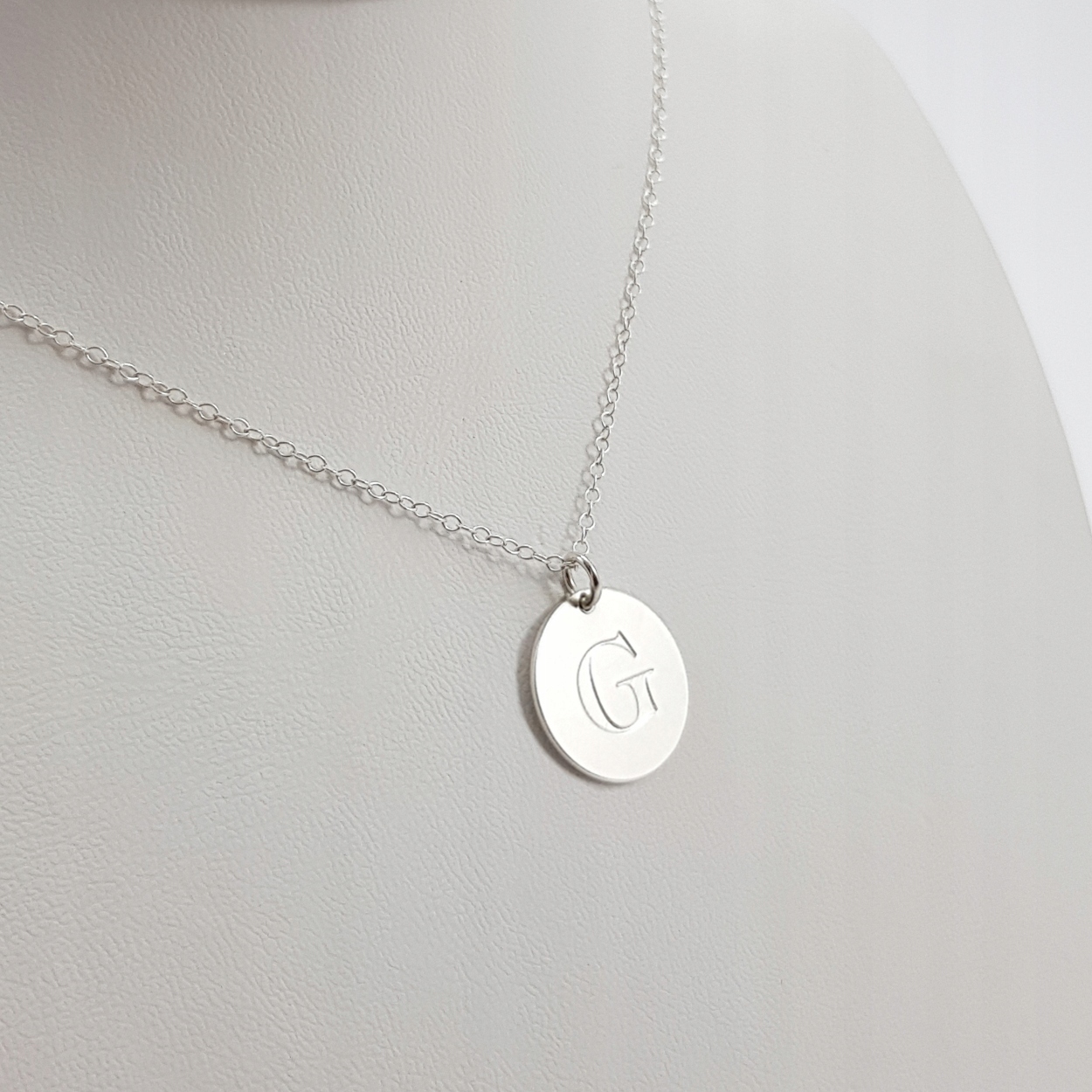 

Srebrna celebrytka łańcuszek duże kółko z grawerem