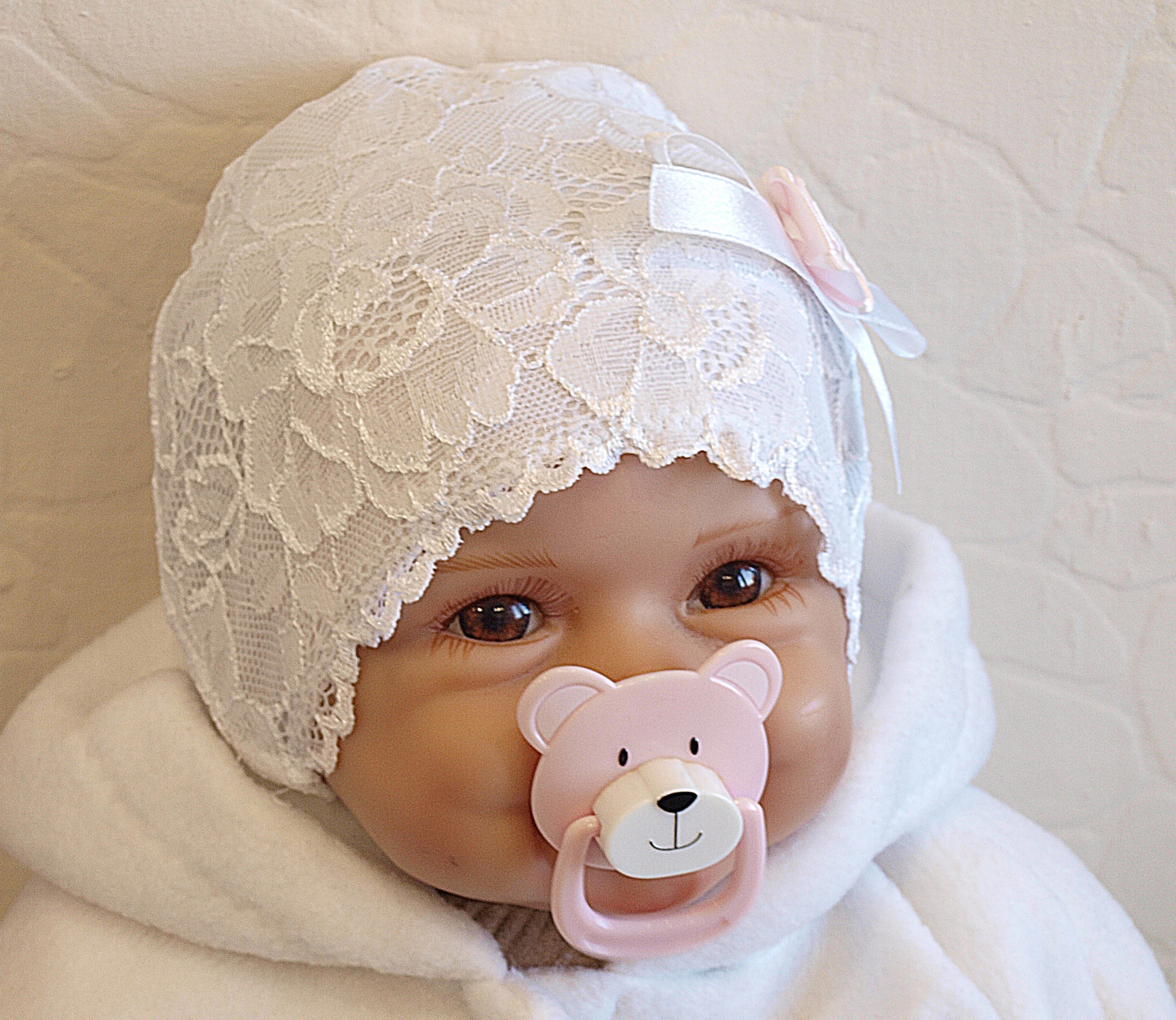 CIENKA BIAŁA CZAPECZKA DO CHRZTU WIOSNA/LATO 74 Kolor biały