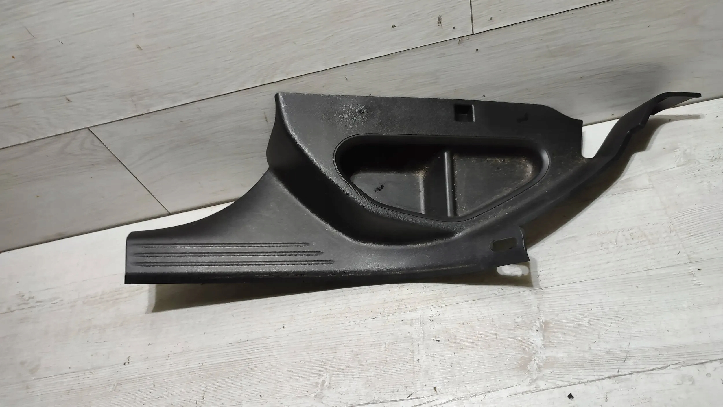 Volvo V40 II 2018r left side moulding threshold rear