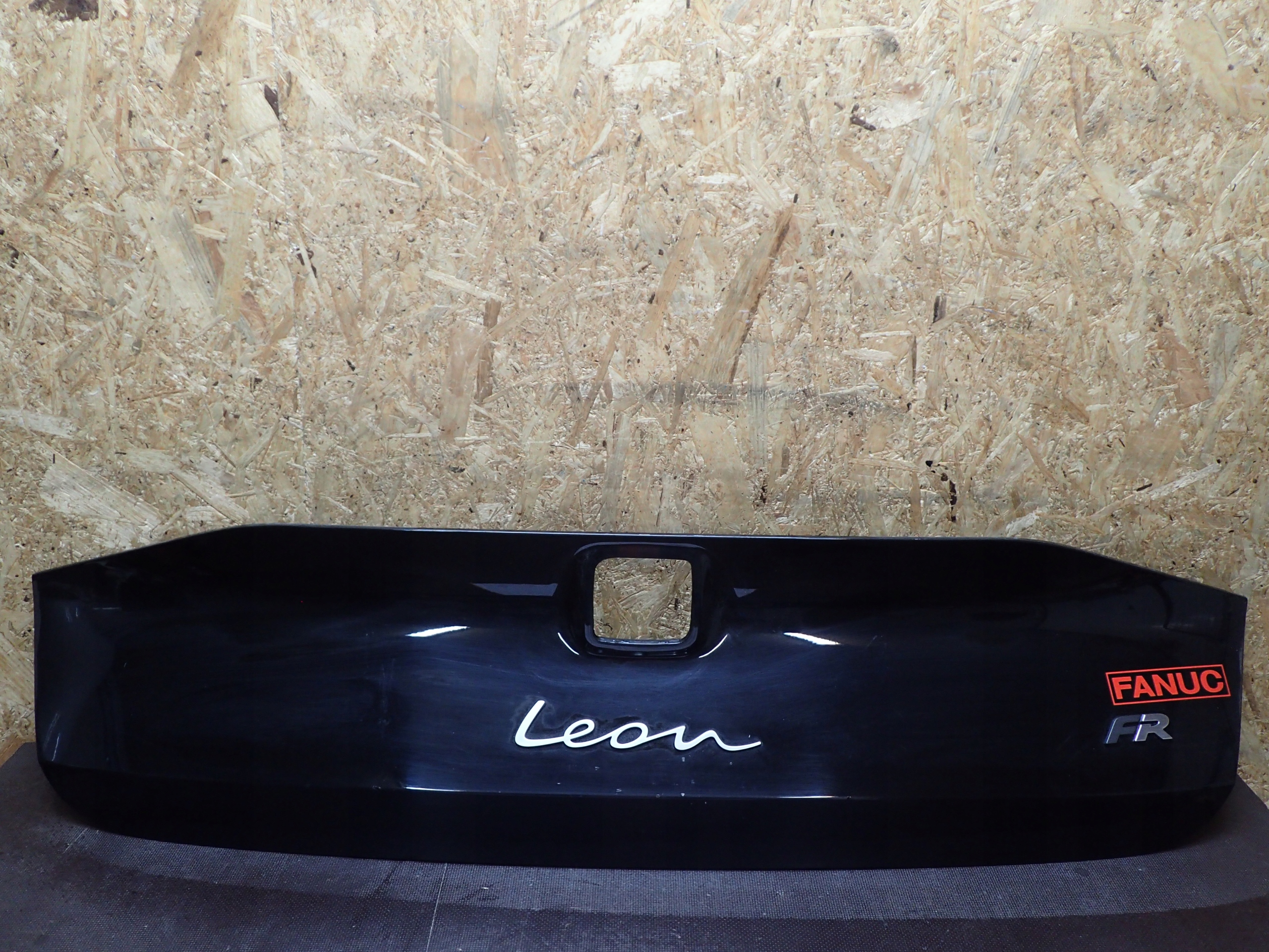 trunk door cap rear part SEAT LEON IV 4 KOMBI 5FE853640