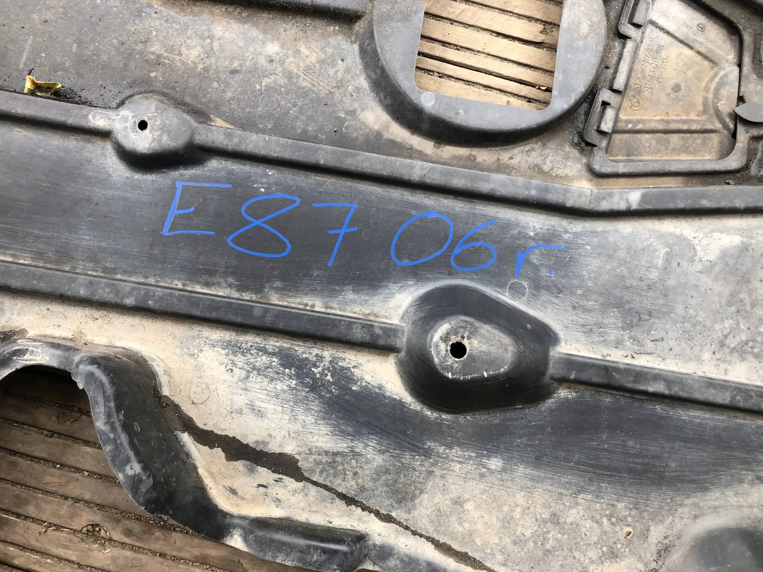 Blende Abdeckung unter Motor BMW E87 7129318