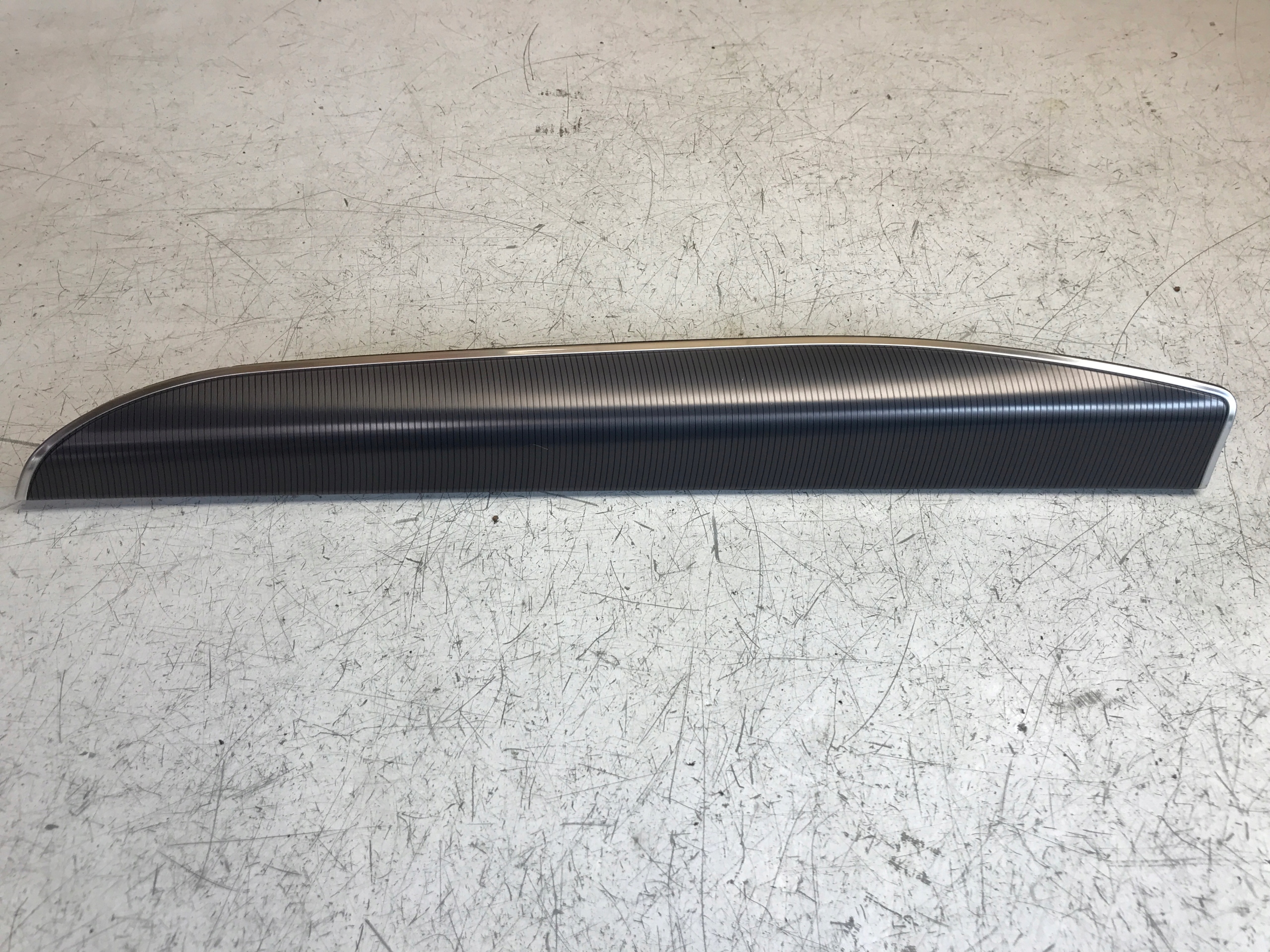 LISTWA DEKOR KONSOLI FORD EDGE MK2 EM2B-R04D84 Numer katalogowy części EM2B-R04D84