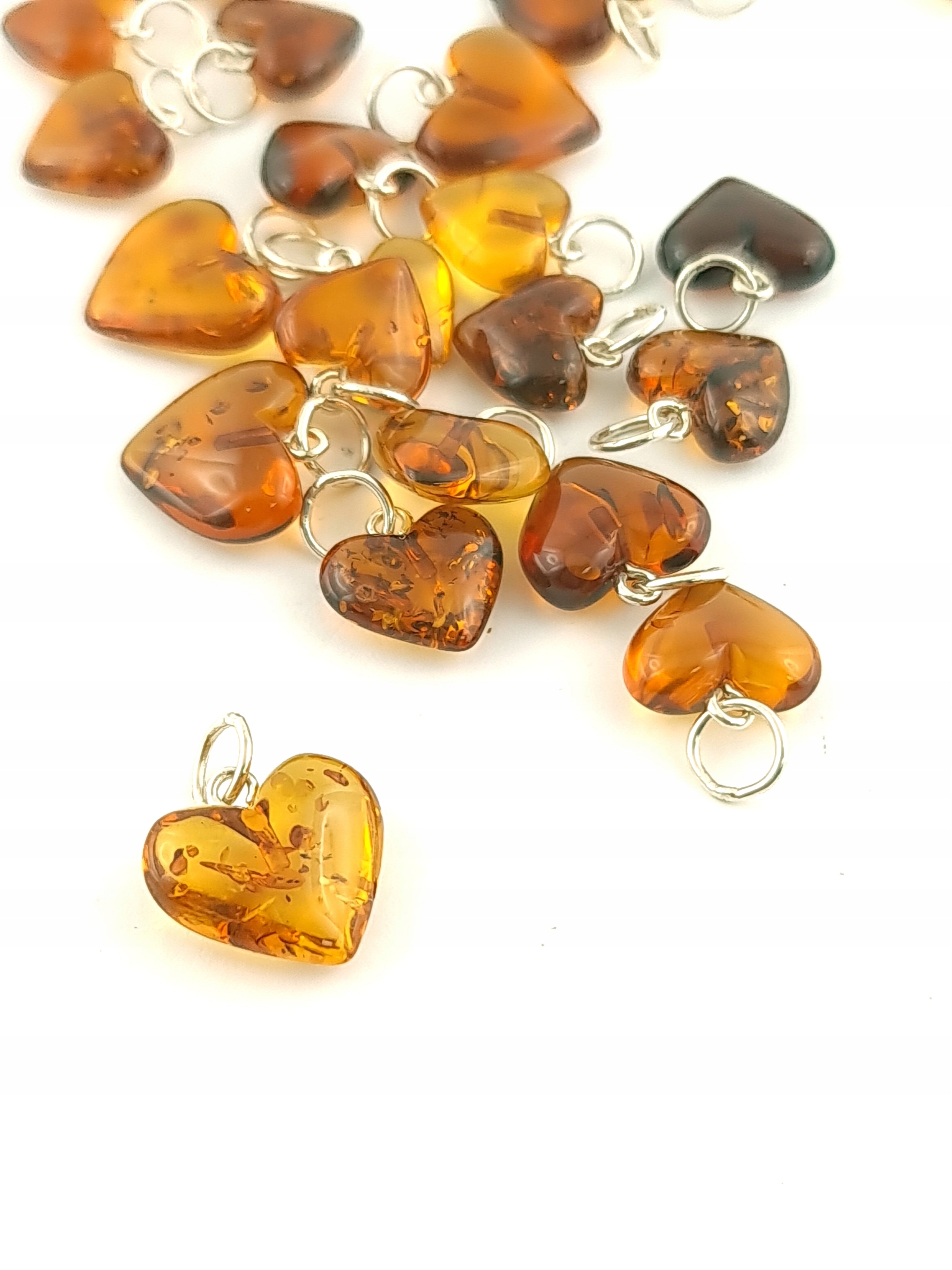 

Wisiorek Bursztyn zawieszka Serce ok 20szt 10 gram