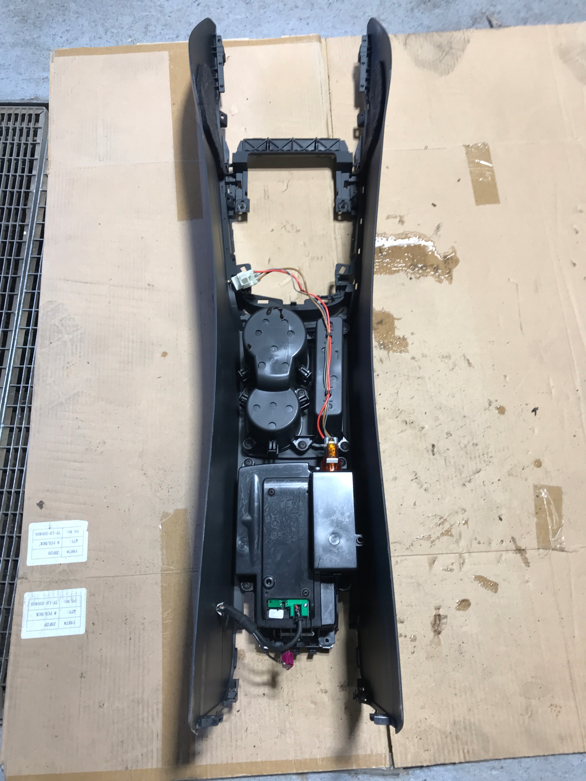 TUNEL mitte AUDI A4 B8 8K0863244A