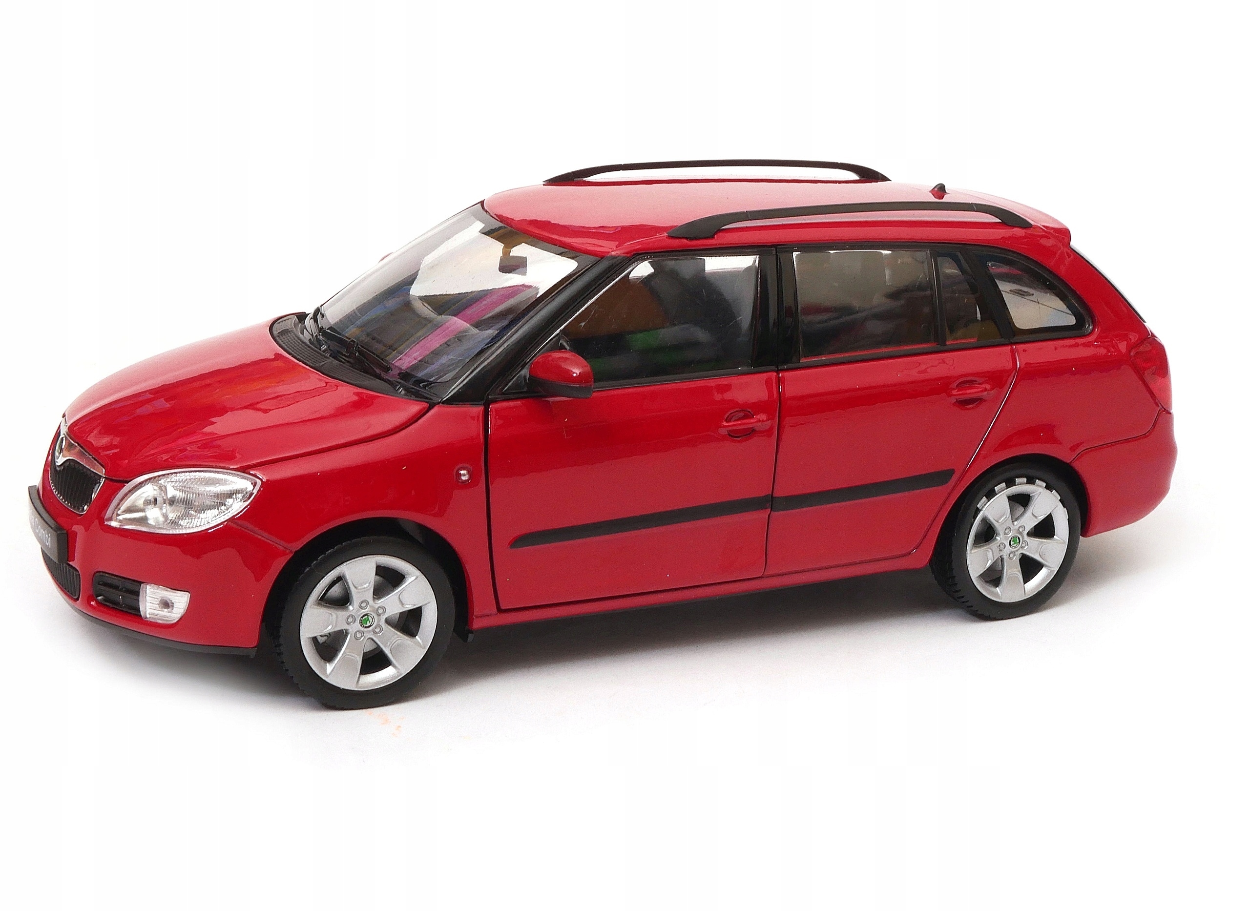 Skoda Fabia Combi II model Welly w skali 1:24 Marka Welly