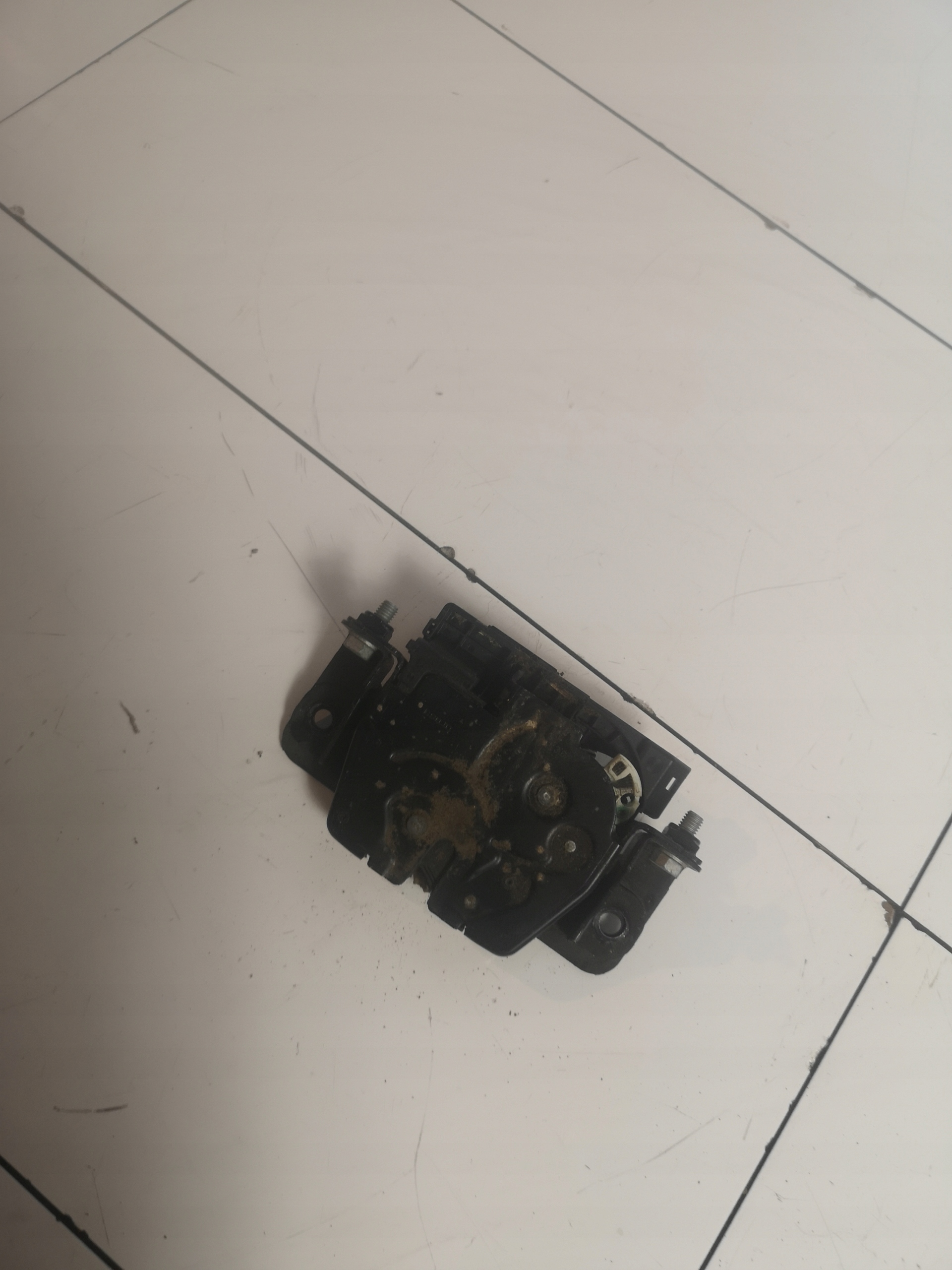 Замок багажника BMW F11 4878781