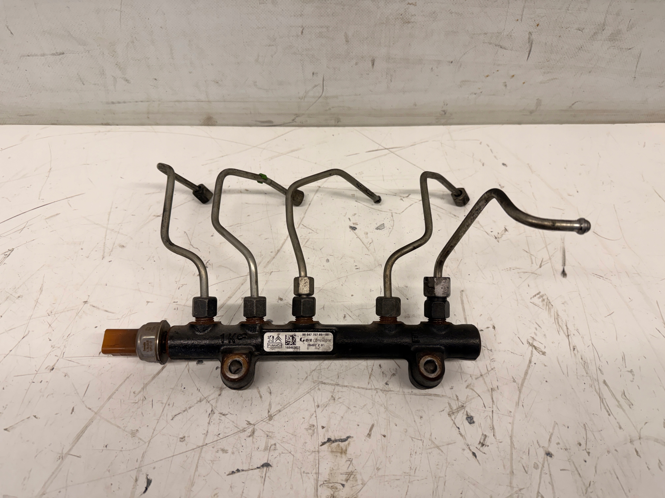 Peugeot 208 1.6 E-HDI Rampe injection 9804776780