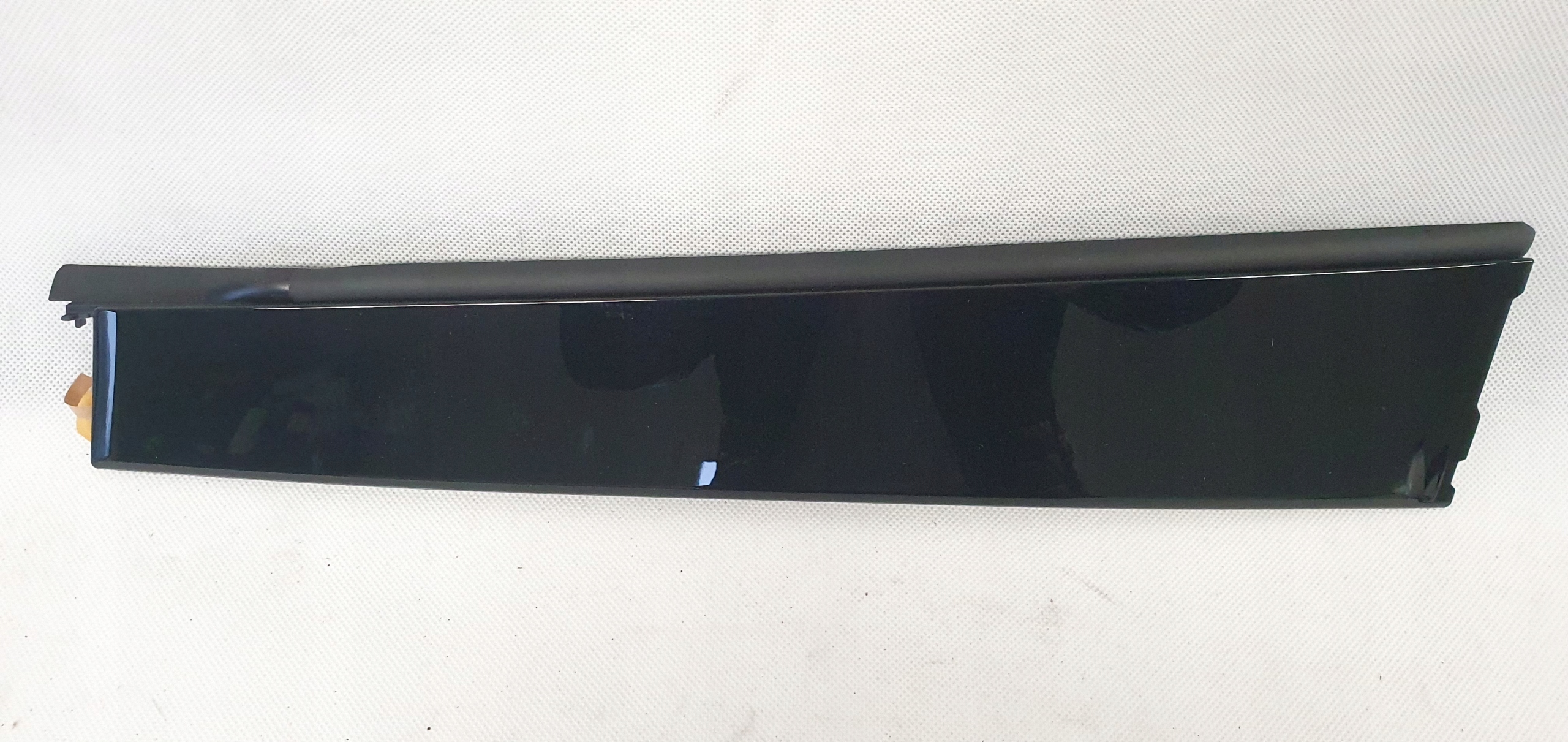 7576130140 - Обшивка правого стекла Lexus OE новая