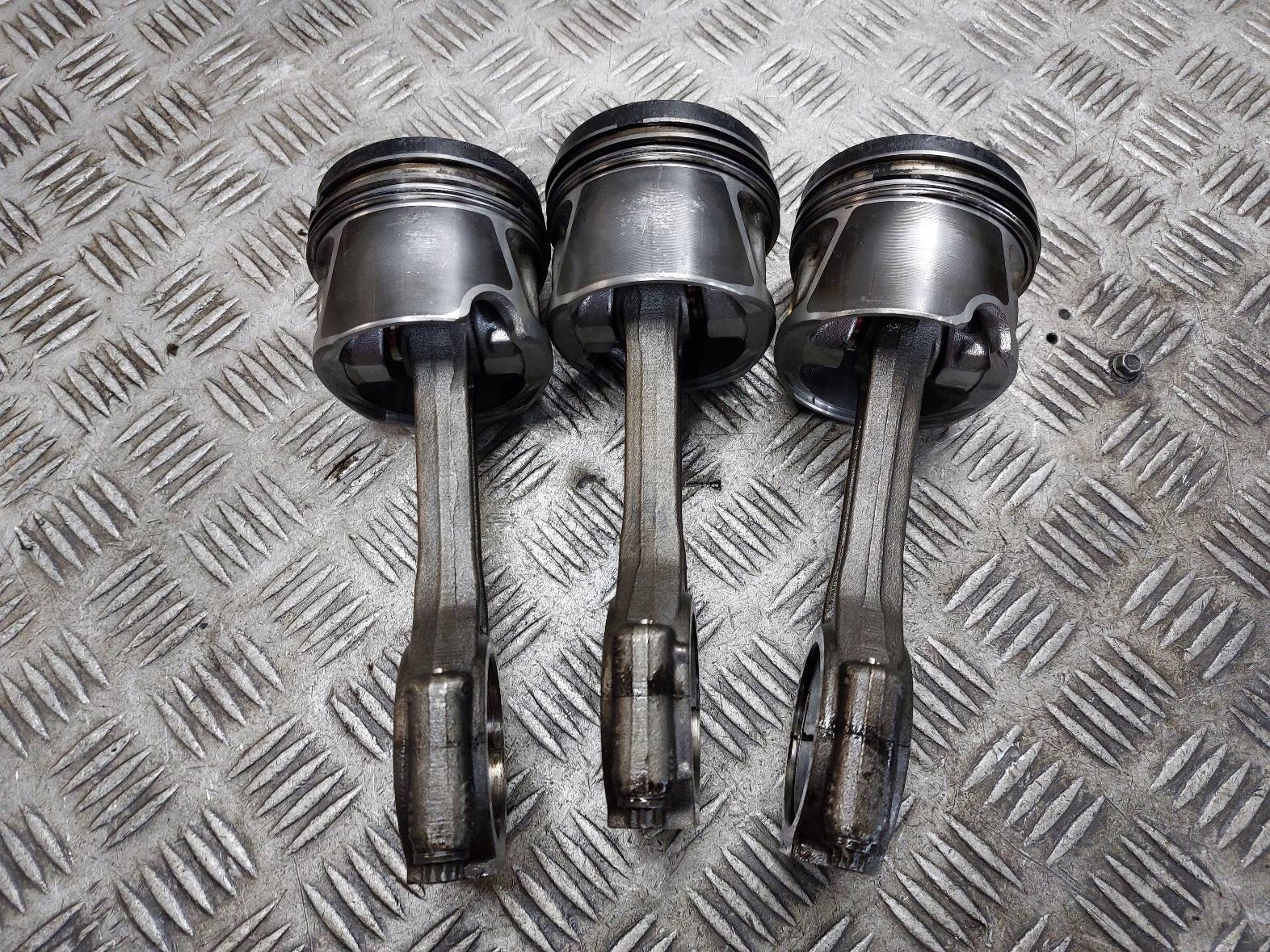 piston + connecting rod VOLKSWAGEN PASSAT B6 2.0 TDI BMR