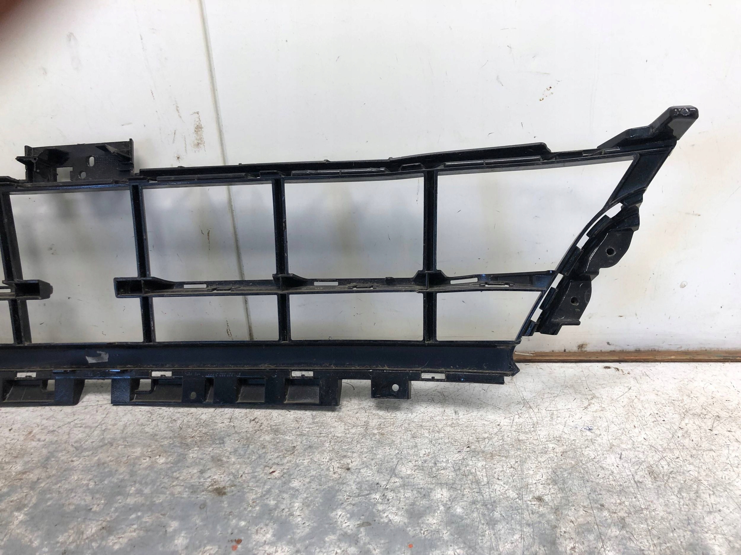 grid central of a bumper front PORSCHE PANAMERA 971807683G