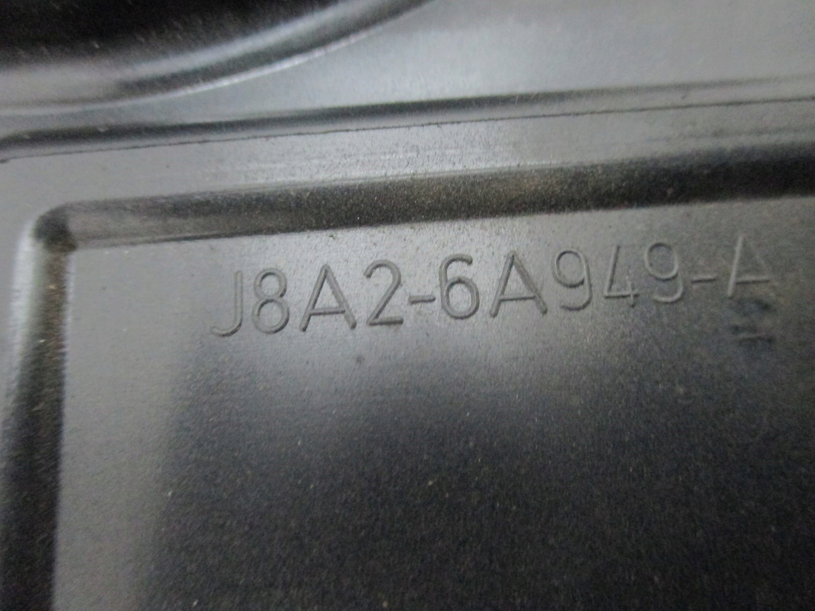 engine housing cover RANGE ROVER VELAR J8A2-6A949-A