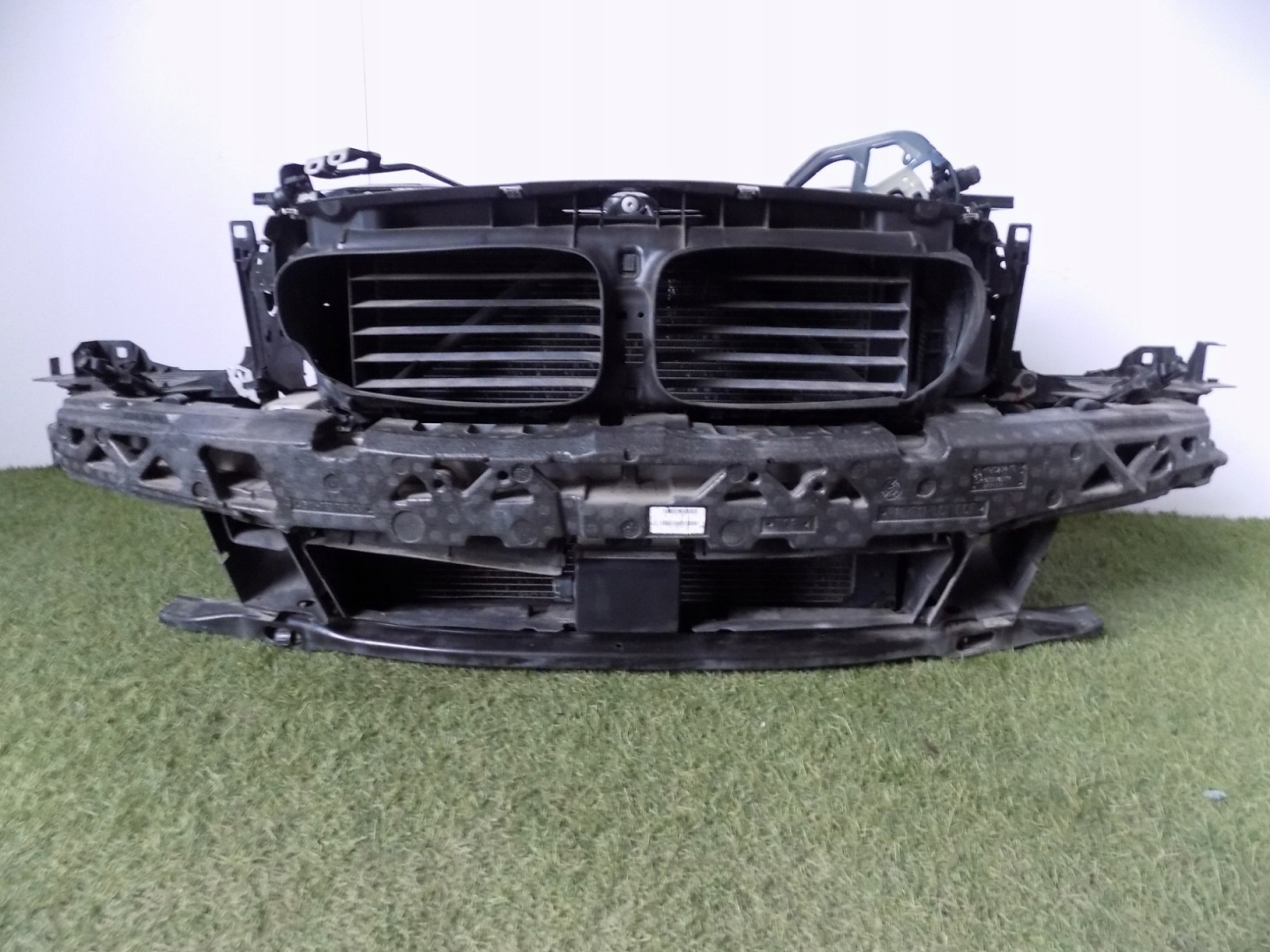 BMW 5 F10 LCI Pas Przedni / Zestaw Chłodnic 12575