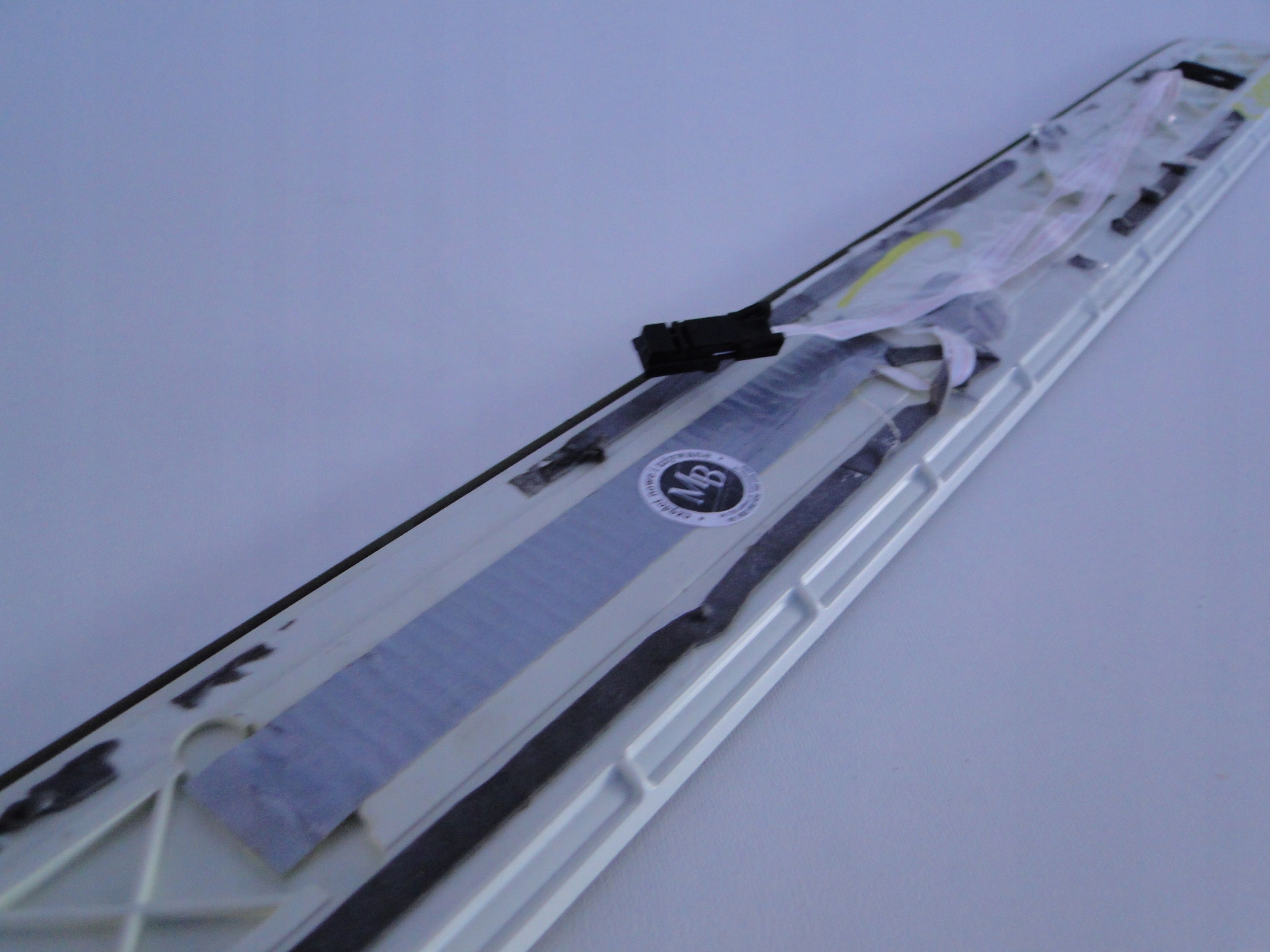 MERCEDES C KLASA 205 E KLASA 238 LISTWA PROGU PODŚWIETLANA A2056802806 Producent części Mercedes-Benz OE