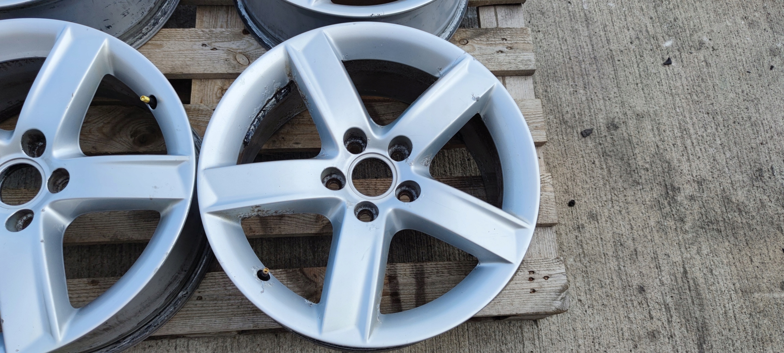 disc discs AUDI A4 A5 Q5 7,0J R17 ET37 8R0071497