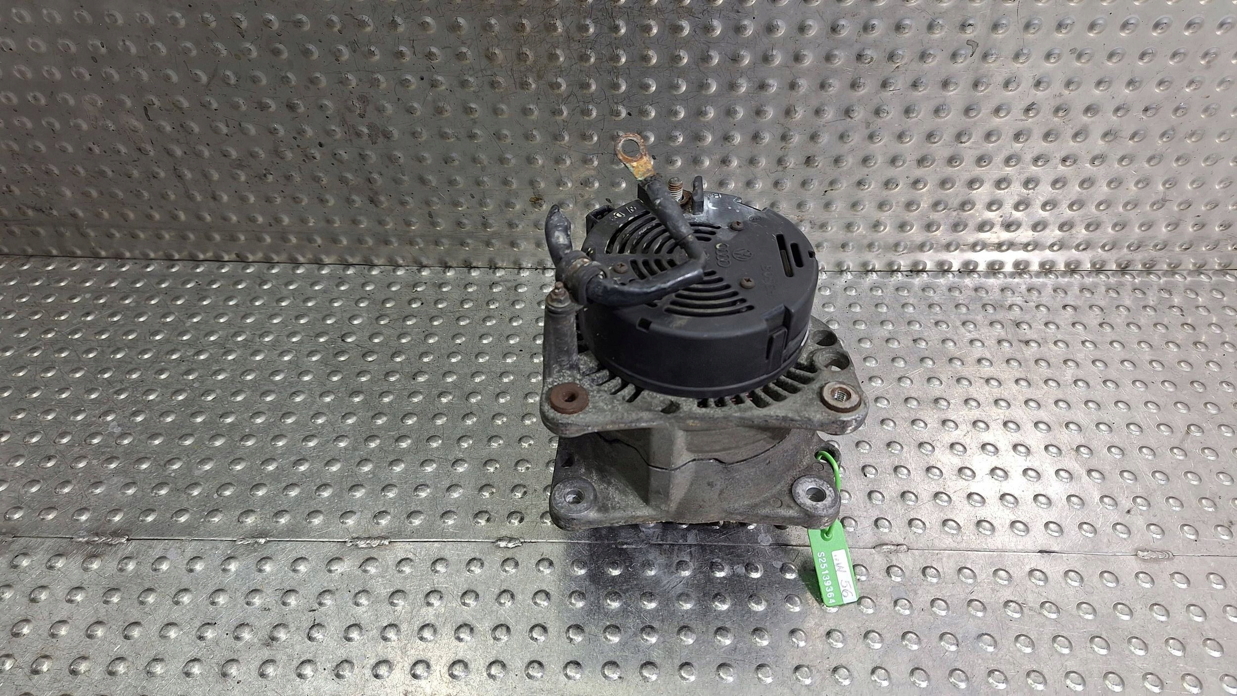 alternatore 70A 037903025B AUDI A3 8L LEON e GOLF IV BORA OCTAVIA e 1.4 1.6
