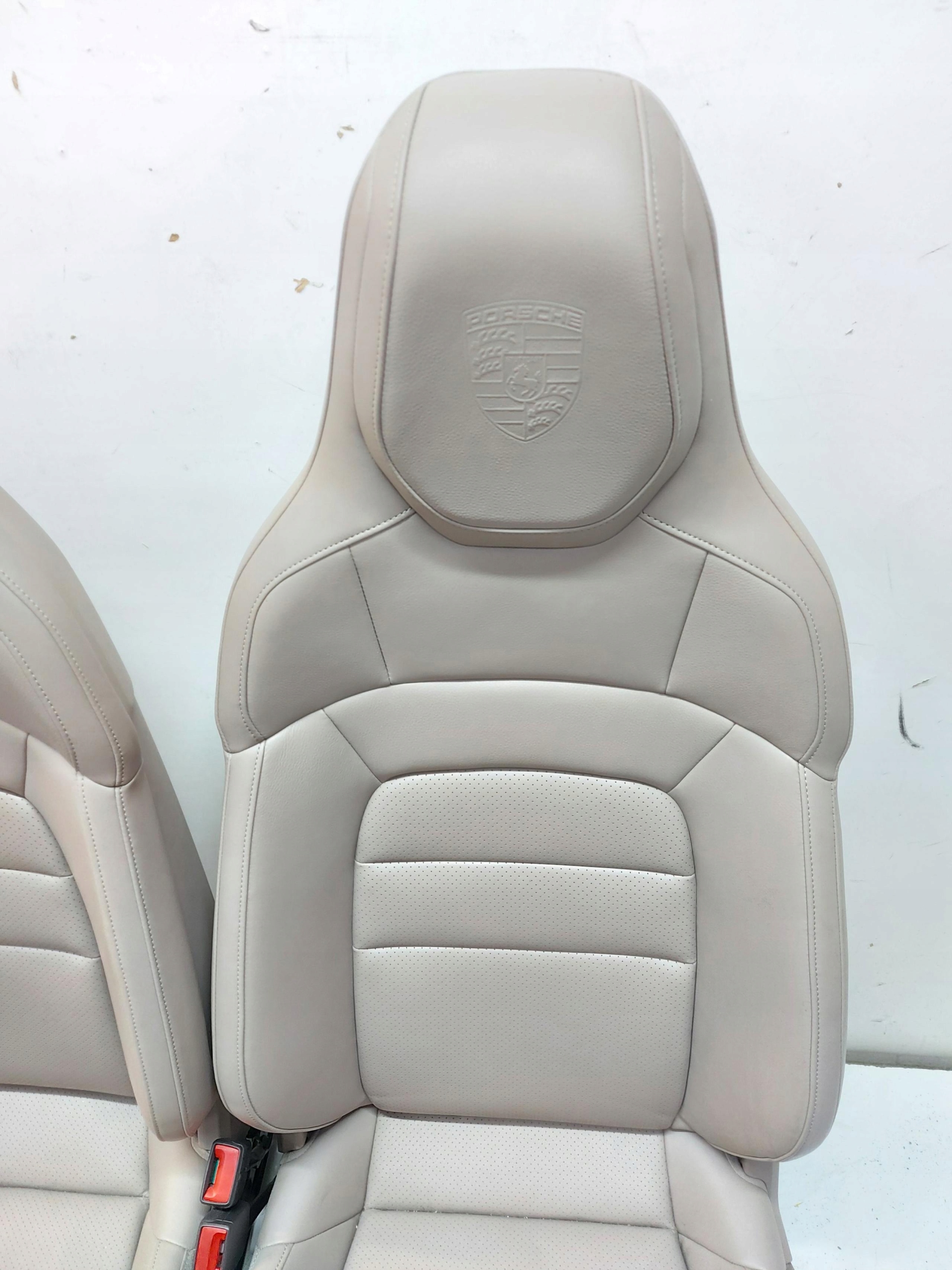 Porsche Taycan 4S 9J1 2021r KANAPY seats front rear part