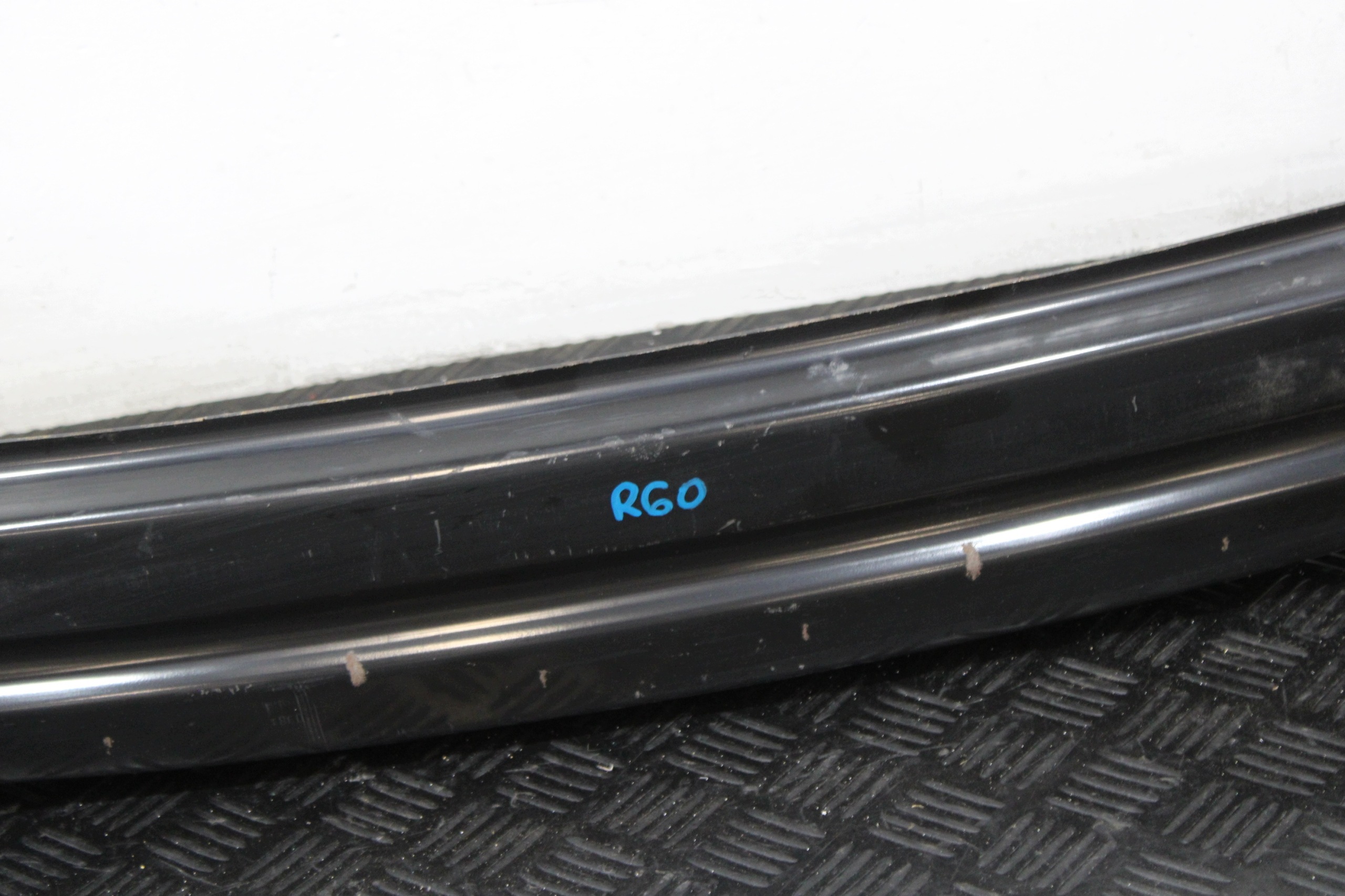 sider pillar below bumper rear part MINI COUNTRYMAN R60 S