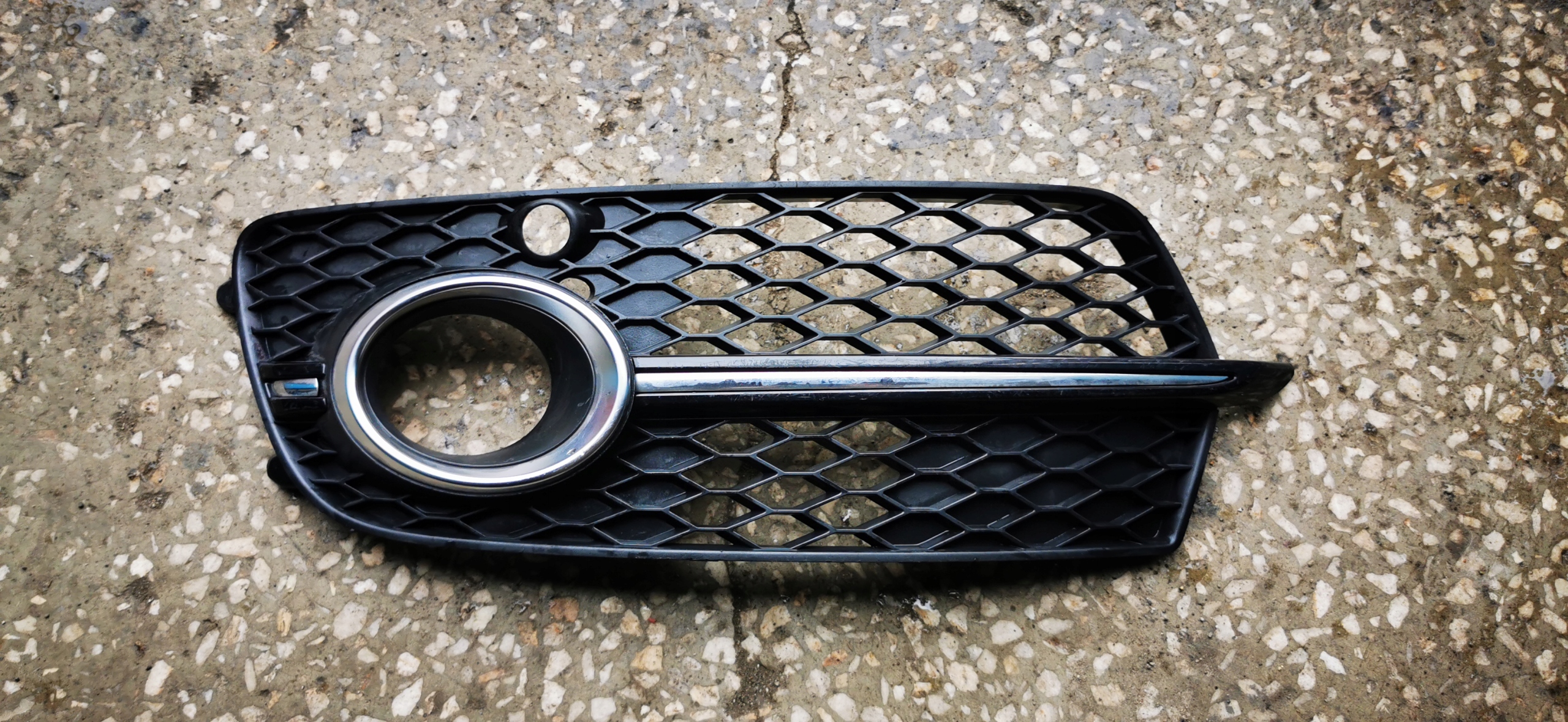 Решетка бампера L AUDI Q5 S-LINE 8R0807681S