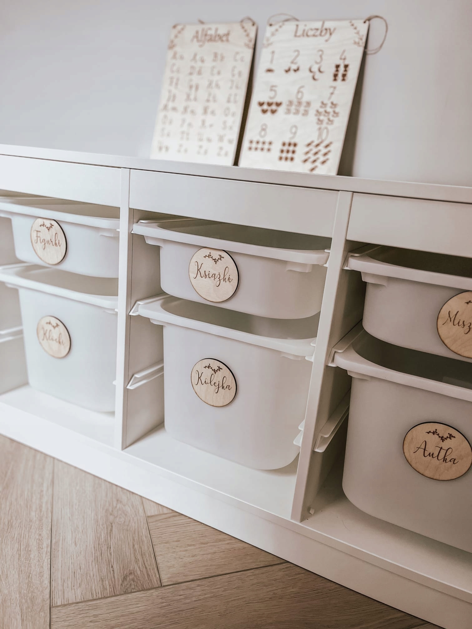 DREWNIANE ETYKIETY NA PUDEŁKA ZABAWKI IKEA TROFAST Marka inna