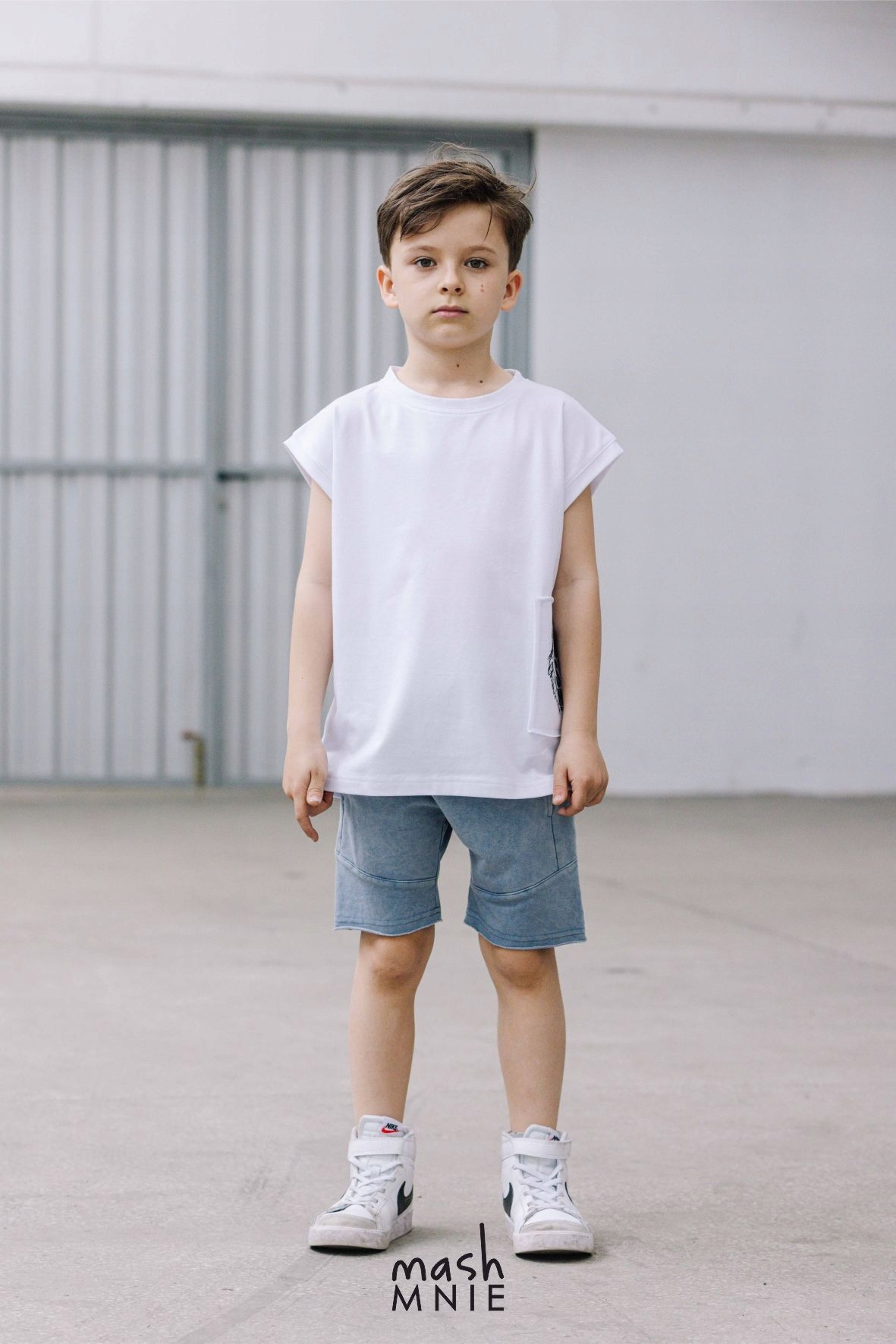 Biały bezrękawnik Mashmnie. 152/158 Marka Mashmnie