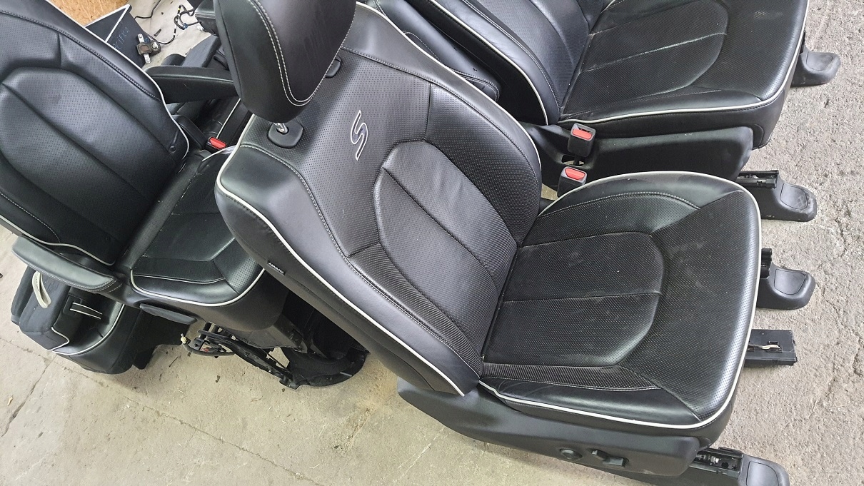 CHRYSLER PACIFICA S LIMITED 2019 FOTELE SKORA
