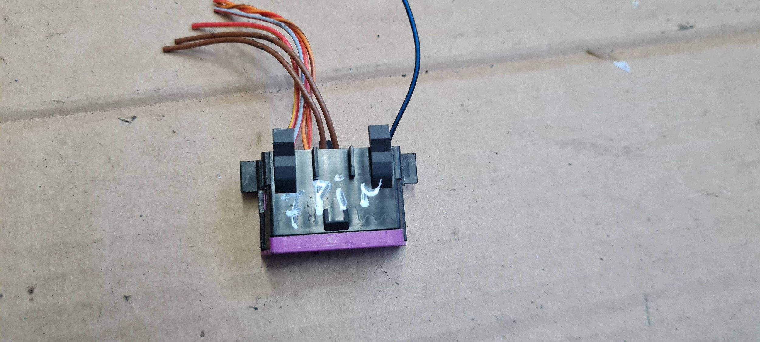 A7 4G connecting spoiler adapter OBD 3A0972695A A5 8W Q5 A4 B9 A4 B8 Q5 A6 C7