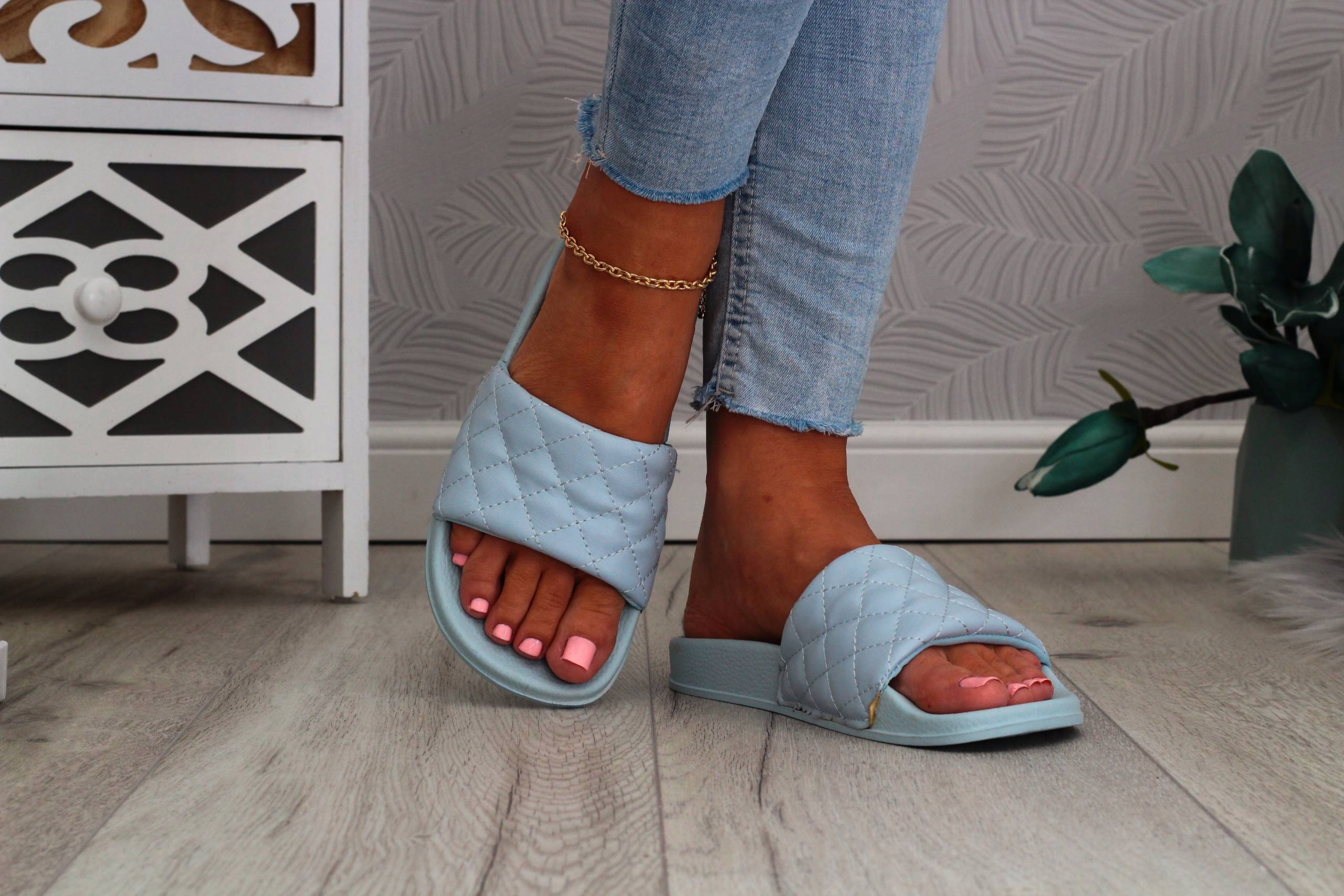 KLAPKI DAMSKIE BUTY CASUAL NA CO DZIEŃ PIKOWANE Kod producenta 2068LUE