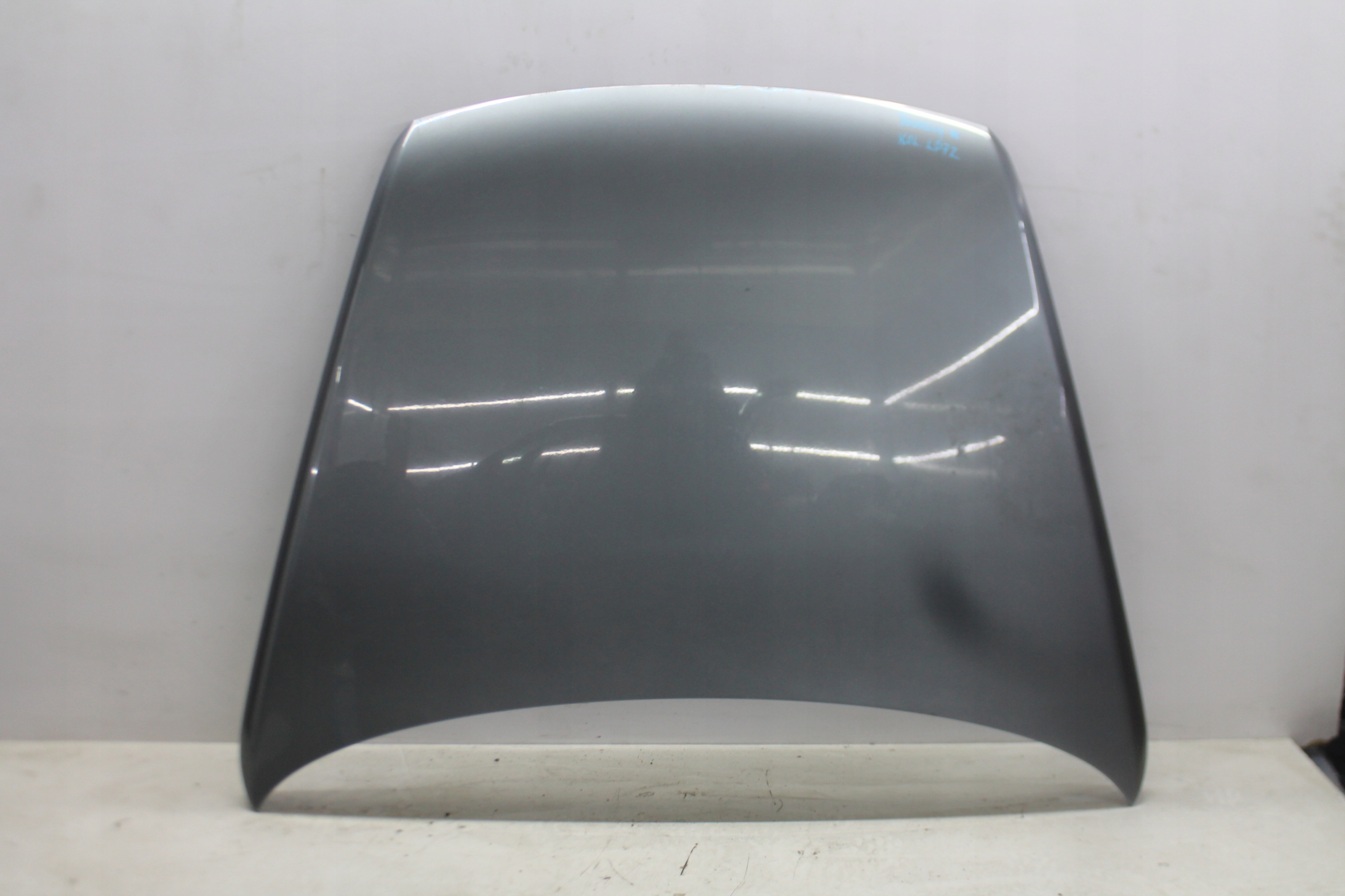 Capot VW TOUAREG 7L des roues. LD7Z 02-06