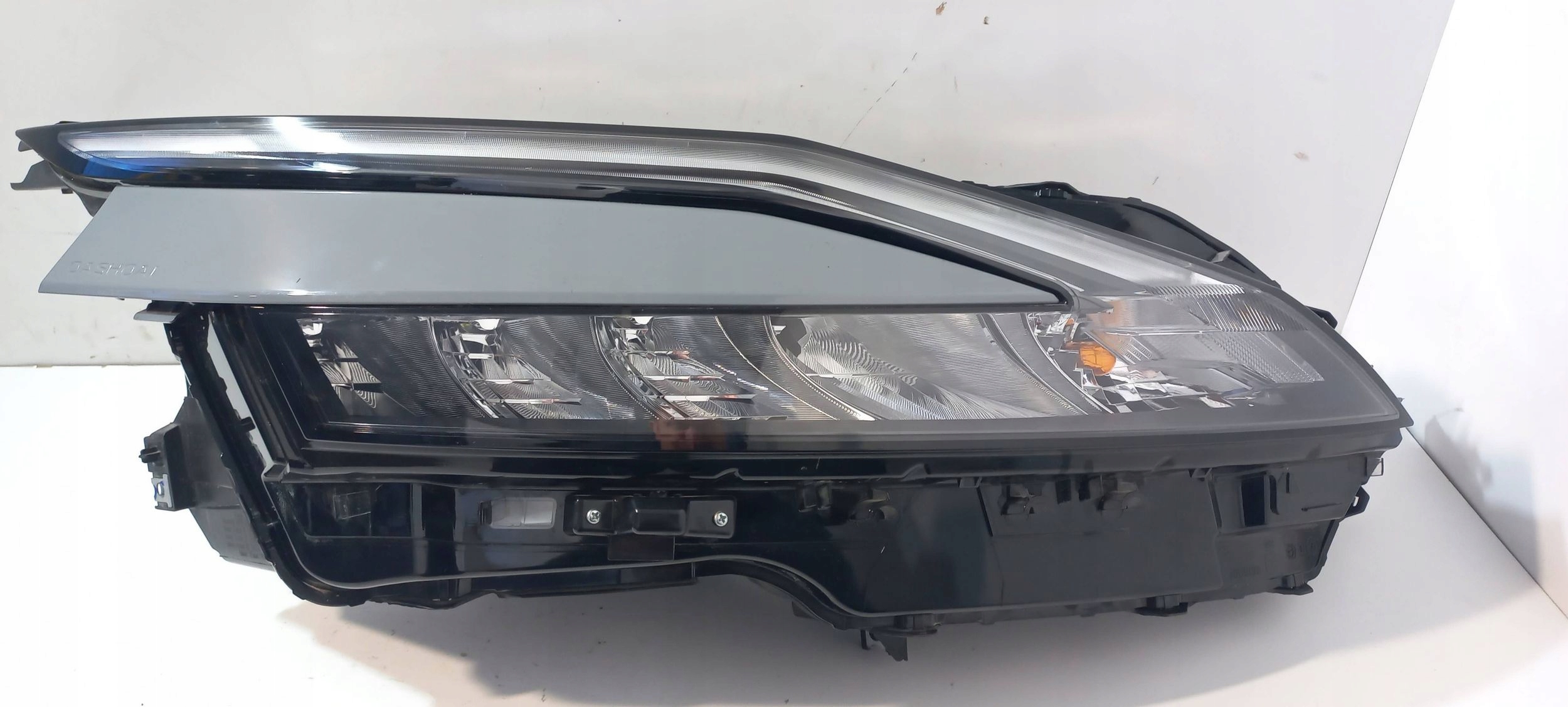 Nissan Qashqai J12 light front right 1008D02G (R323)