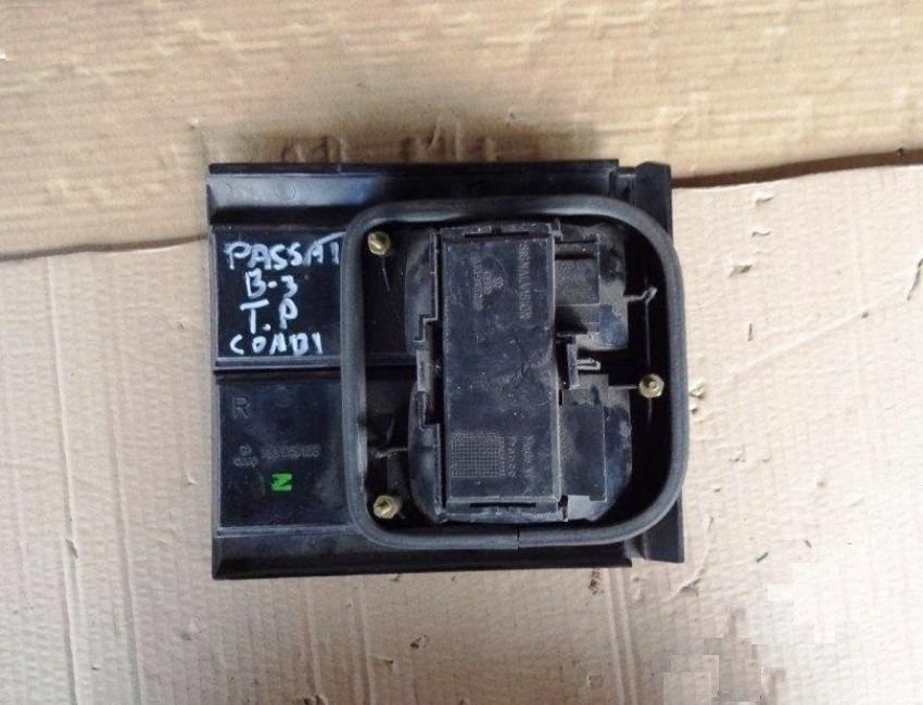 light rear right VOLKSWAGEN PASSAT B4 KOMBI 333 945 108